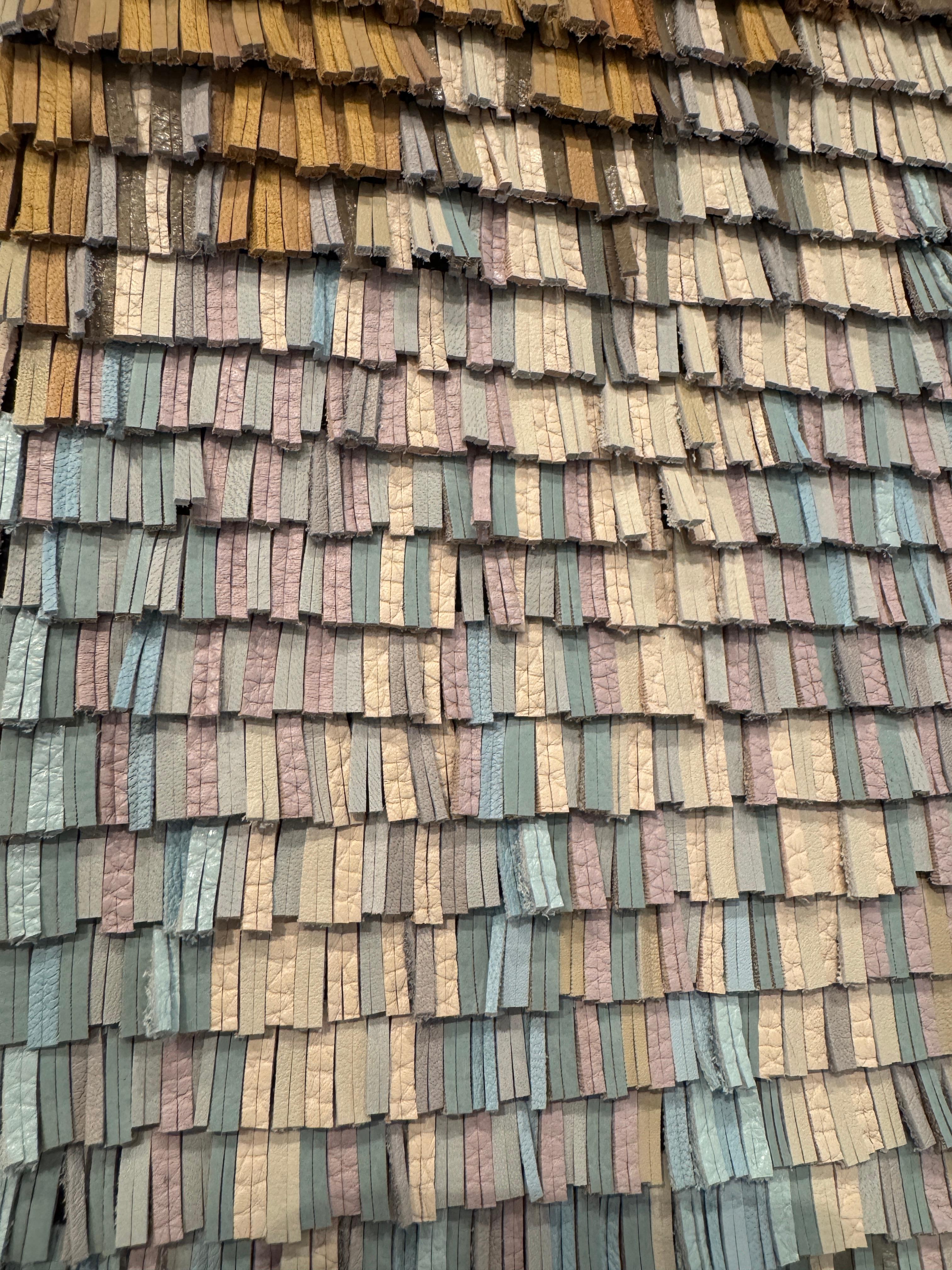 Œuvre tissée en cuir à dégradé de couleur orange-bleu en vente 6