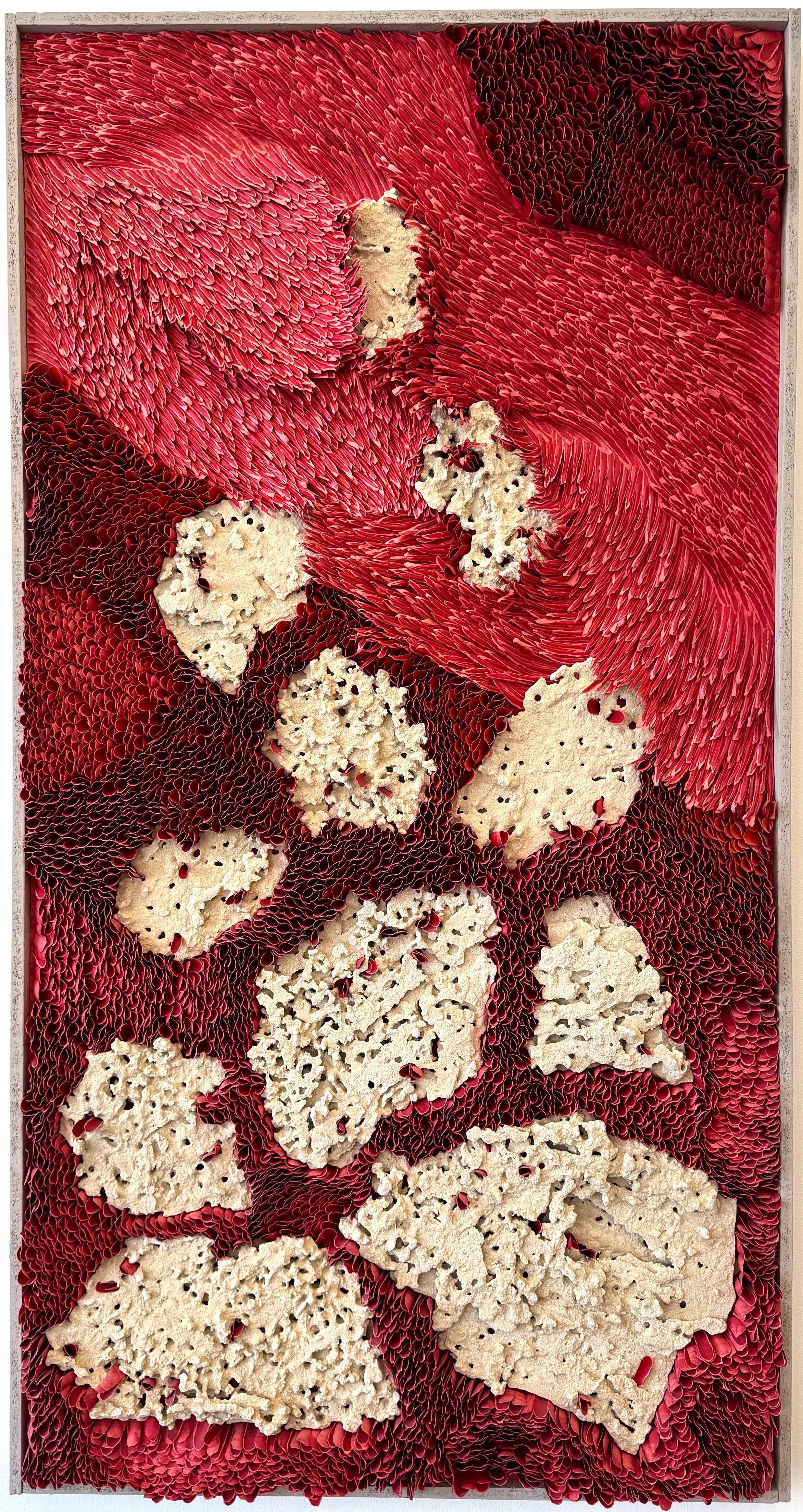 Skulpturale Wandkunst aus zerrissenem Papier und Stein, 2020 – Art von Bianca Severijns