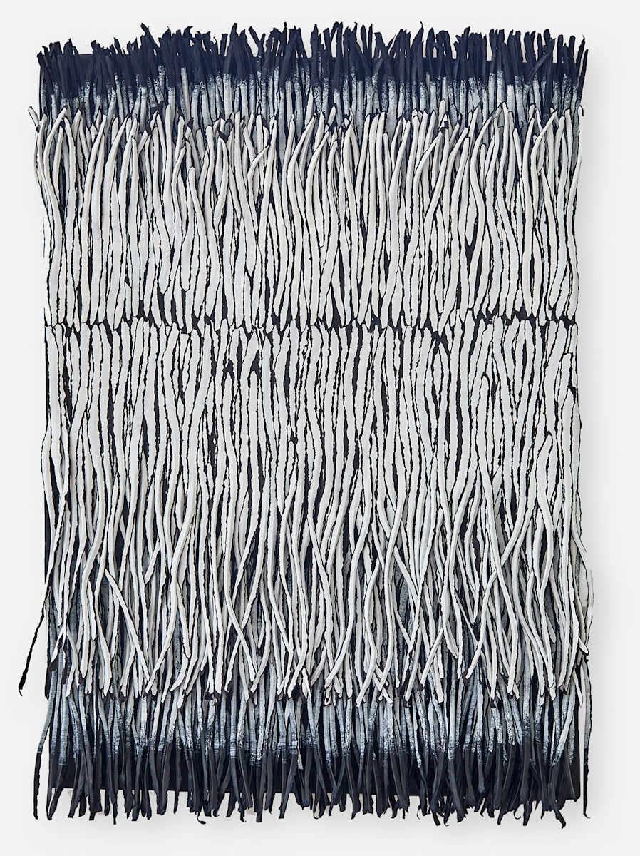 Carta da parati strappata a mano in blu, bianco e nero, 2025 - Art di Bianca Severijns