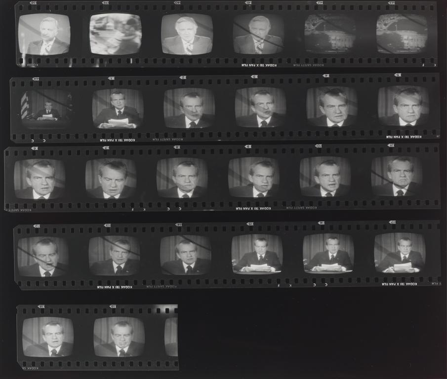 Burt Finger Portrait Photograph – Nixon, 8. August