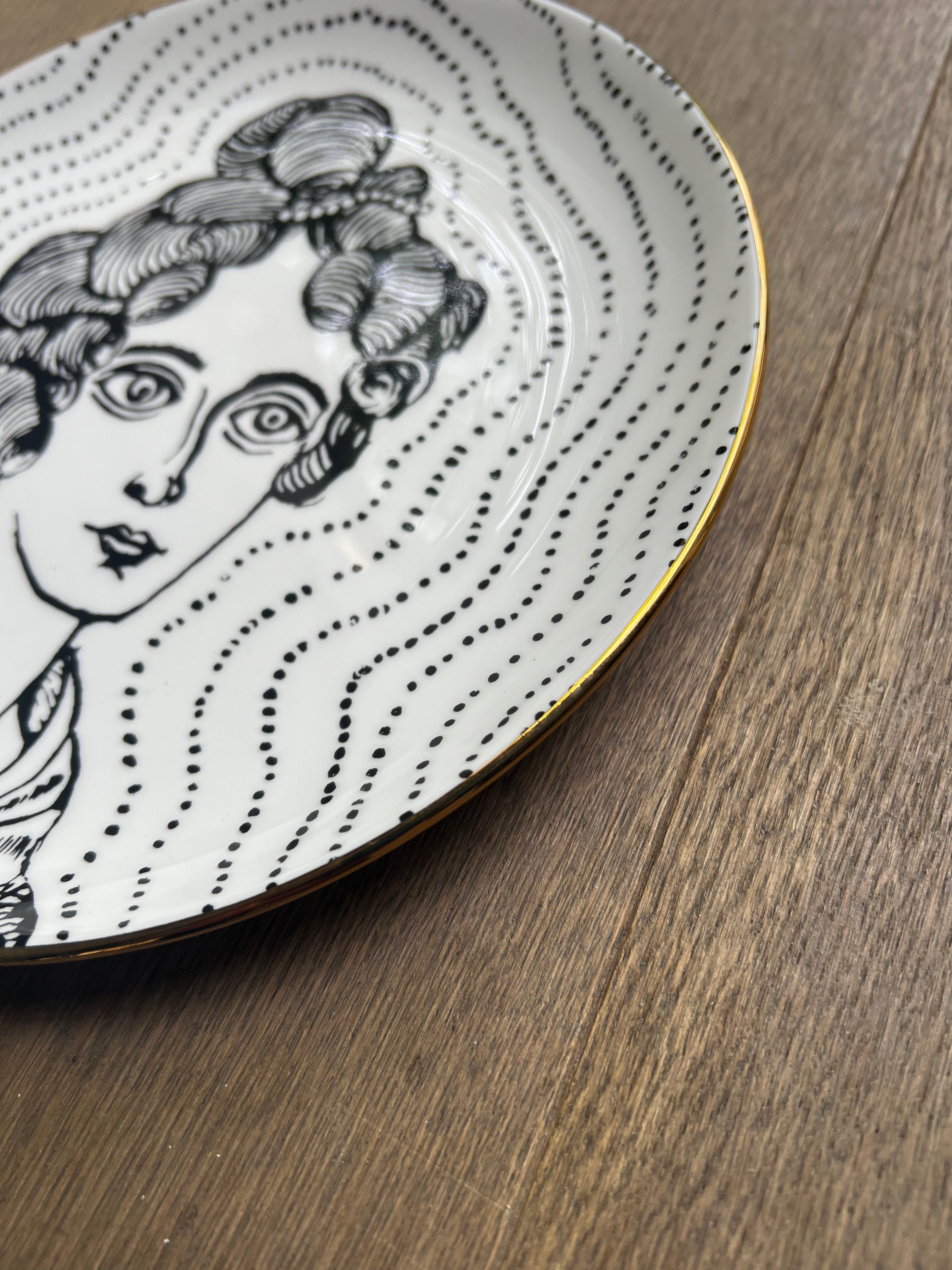 Grayson Perry – Porträtteller 2 im Angebot 1
