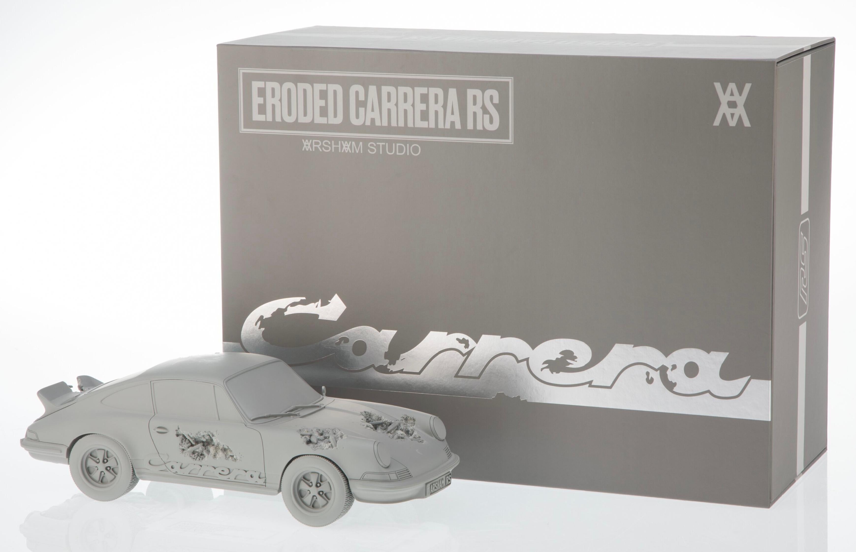 Carrera RS érodée, 2021
Résine, plâtre et oxyde d'aluminium 
12 × 5 3/10 × 4 1/2 in / 30.5 × 13.5 × 11.5 cm 
Edition de 500 exemplaires  

La série Eroded de Daniel Arsham est une série frappante d'œuvres sculpturales qui mêlent le design industriel