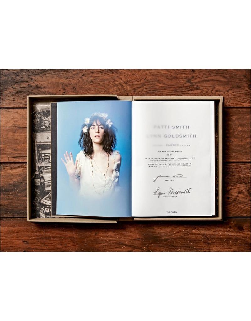 Une étude visuelle intime de l'incomparable Patti Smith par Lynn Goldsmith, dont l'objectif a immortalisé un âge d'or de l'histoire du rock 'n' roll. Avec des centaines de photographies inédites et des textes exclusifs de Smith, cette édition signée
