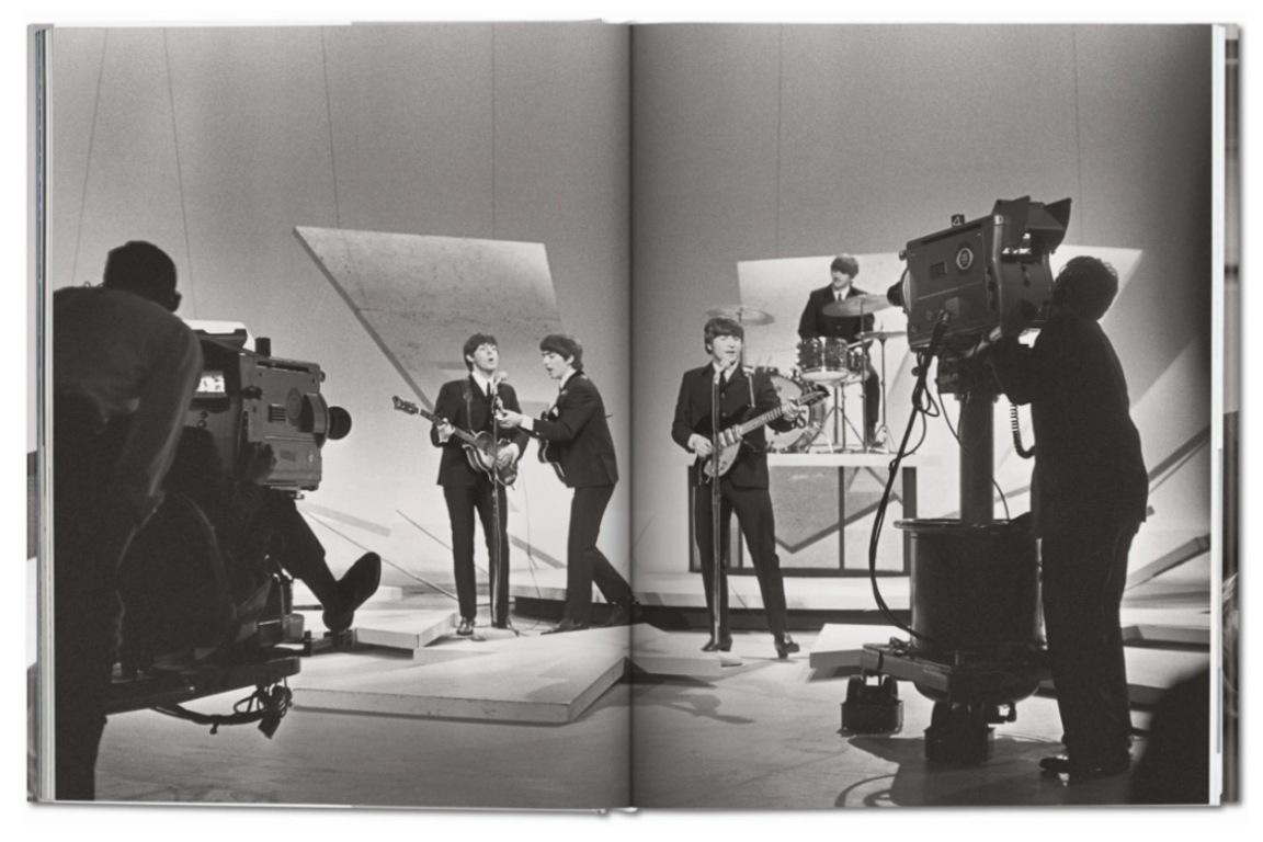 The Beatles on the Road 1964-1966 1°Edizione. (Firmato) in vendita 2