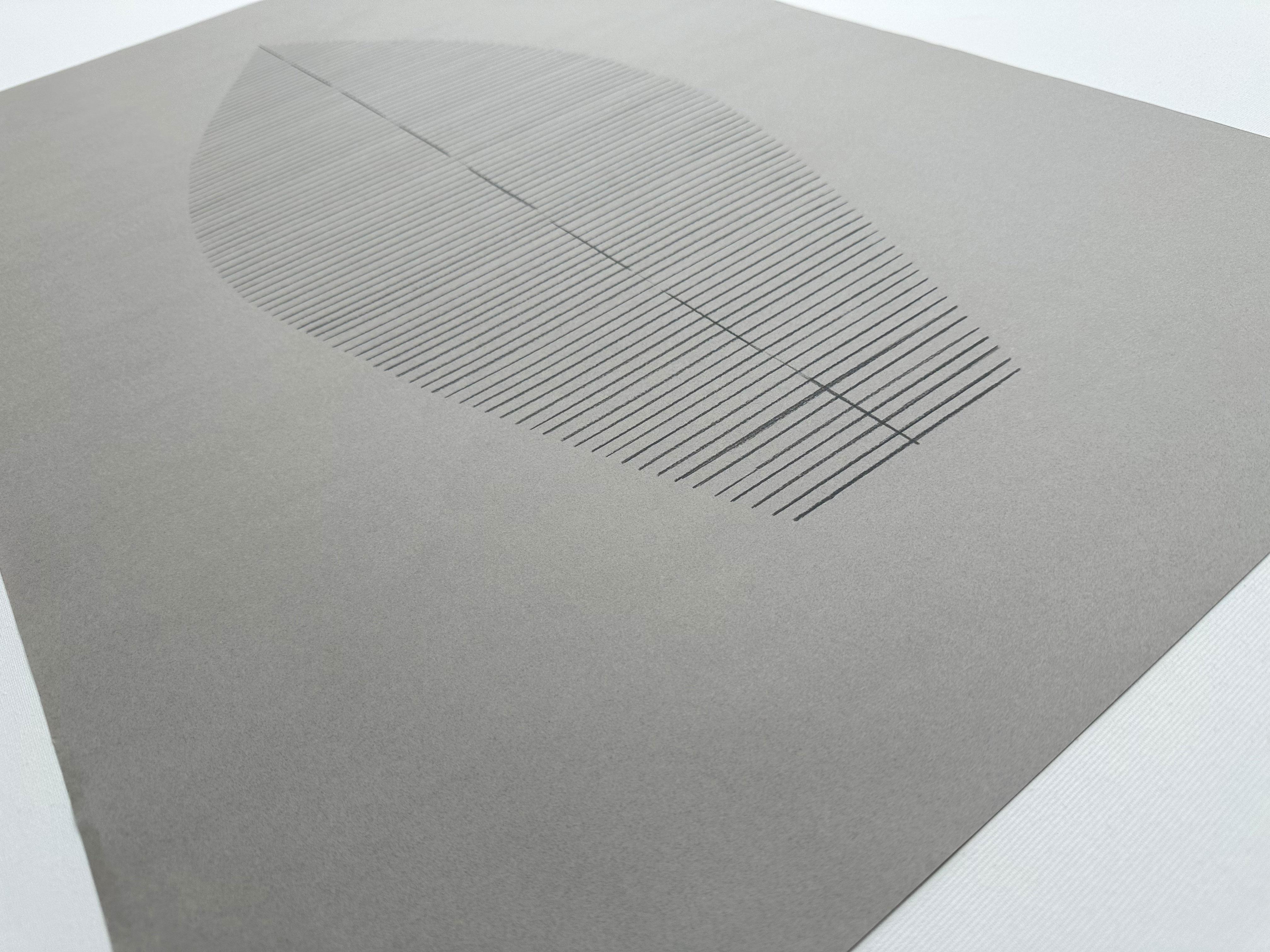 „Gore Dark Warm Grey“ Buntstift auf Papier, organische, neutrale Linien, op (Grau), Abstract Drawing, von Amanda Andersen