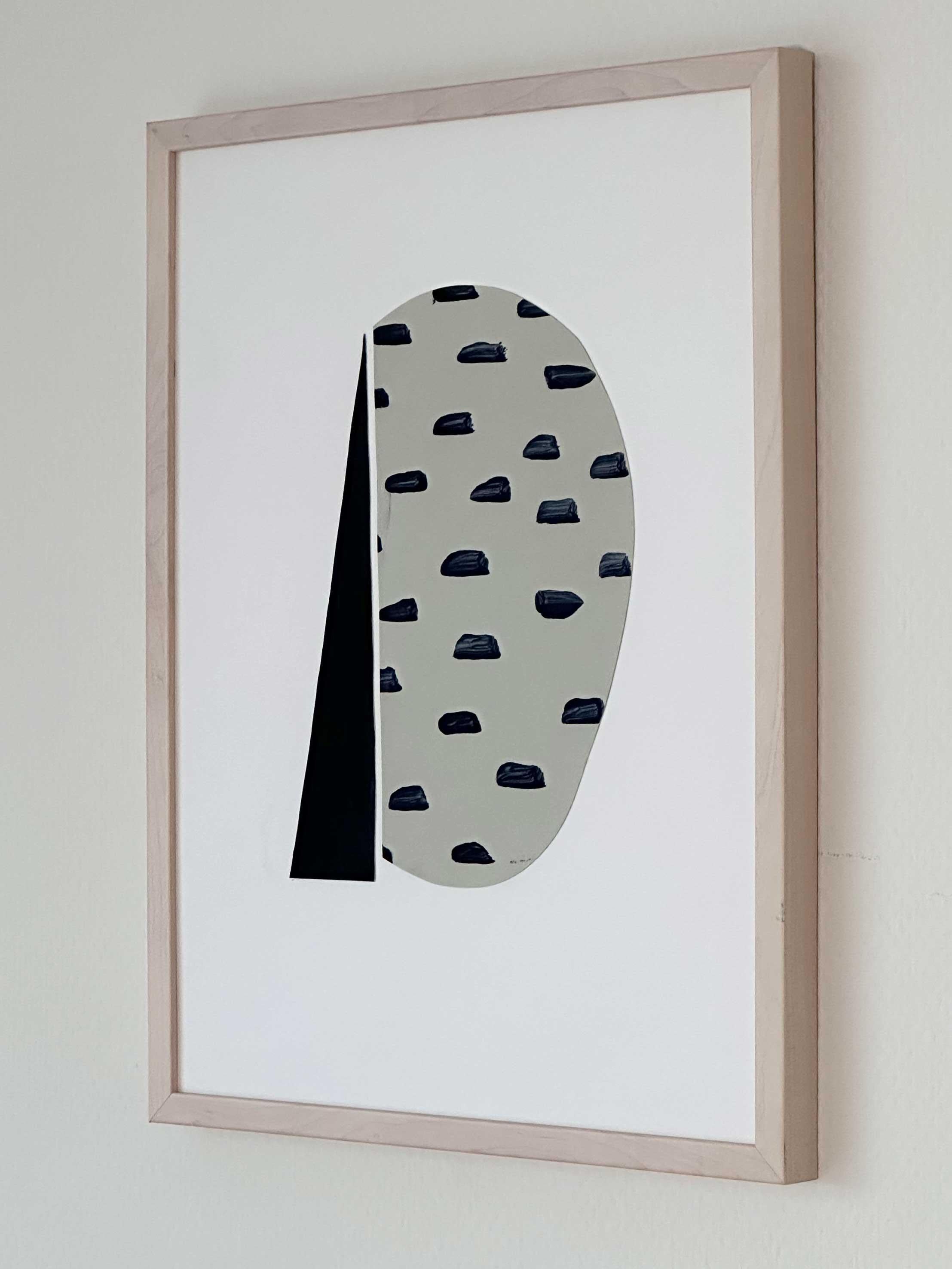Collage sur papier à pois, asymétrie géométrique ludique bleu foncé et beige minimale  - Gris Abstract Drawing par Amanda Andersen