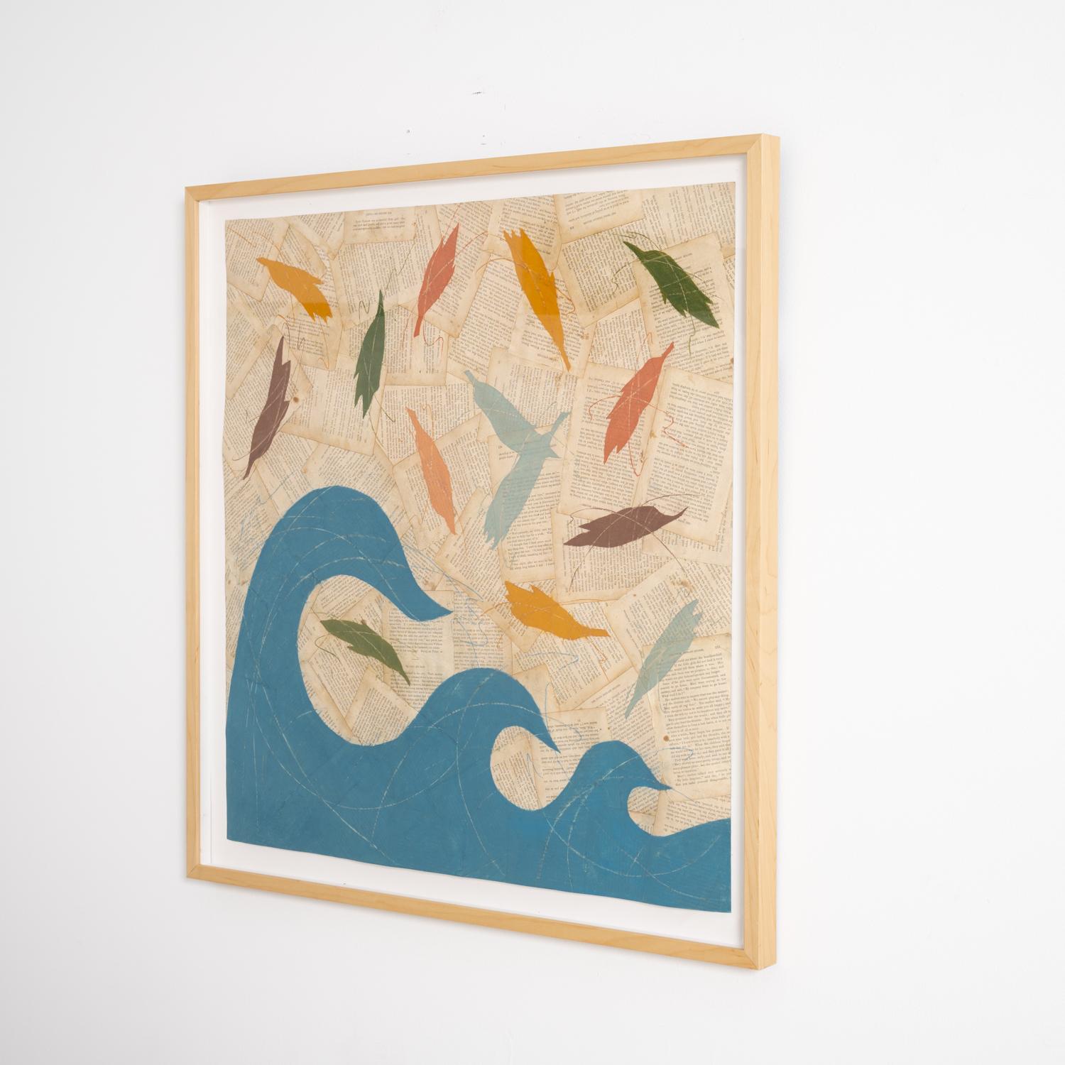 Lettore di terza elementare: Disegno figurativo di piume e onda blu su carta antica - Art Moderno di Louise Laplante