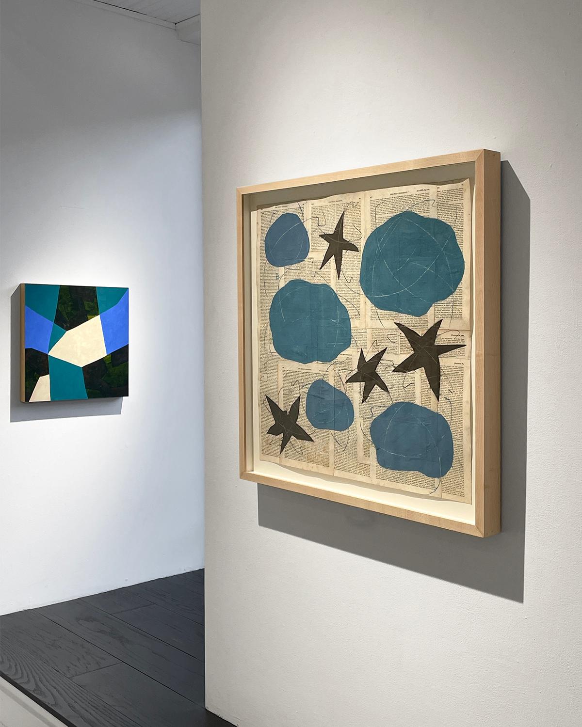 Penny Stars and Clouds (Matisse-like Drawing on Collaged Vintage Book Pages) di Louise Laplante
2024
pastello e collage di riviste Penny Magazine vintage e gesso
23,75 x 24,50 pollici senza cornice
27 x 28 x 2 pollici con modanatura in acero e vetro