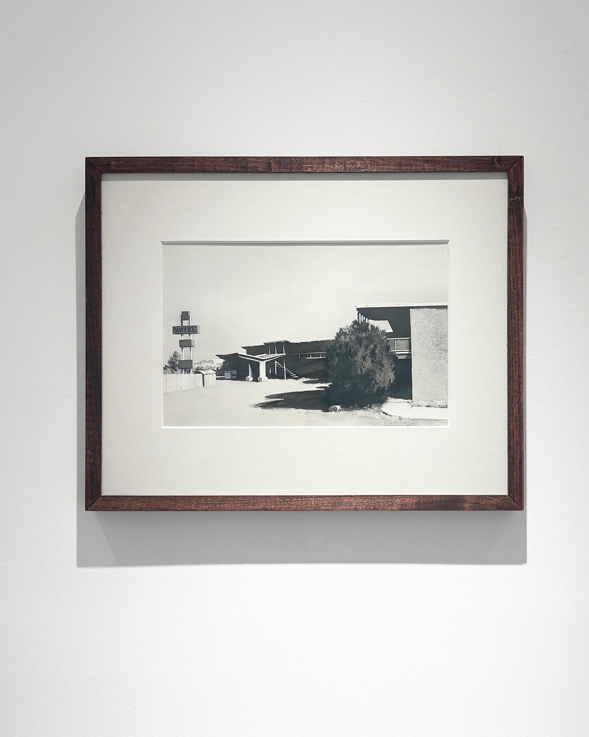 Thunderbird II (aquarelle en noir et blanc d'un motel abandonné) en vente 1