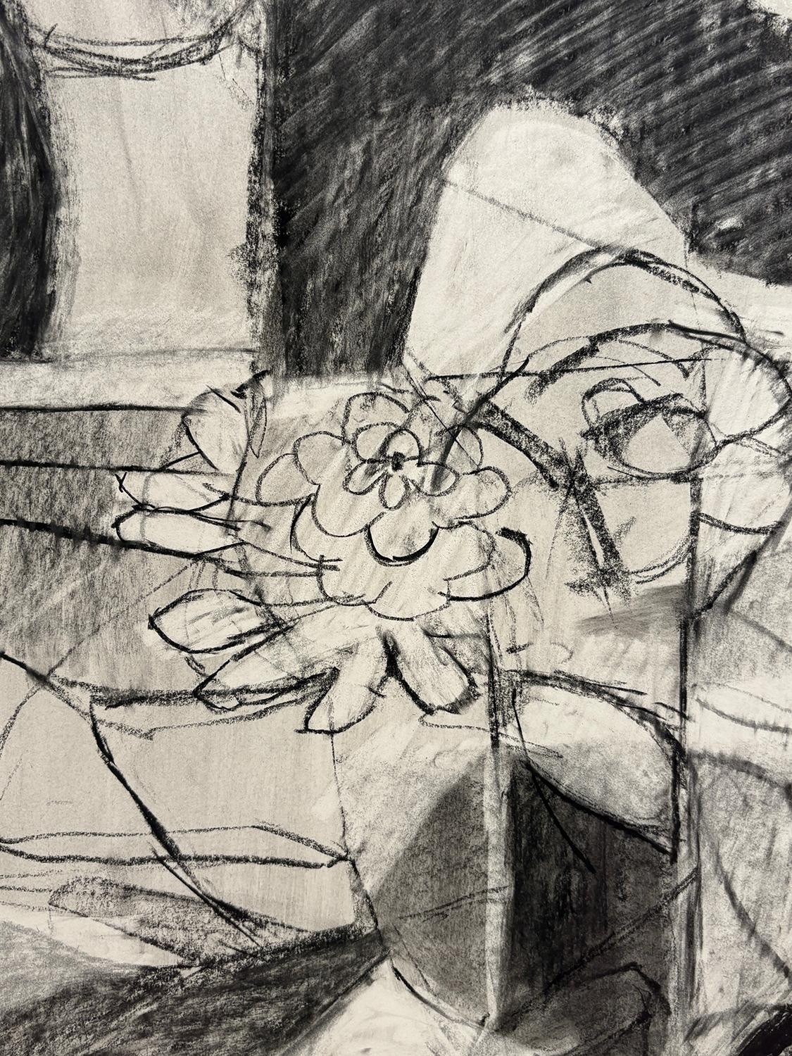 Drawing Summer 1 (Nature morte abstraite en noir et blanc, fleur dans un vase, fusain) - Gris Still-Life par Jenny Nelson