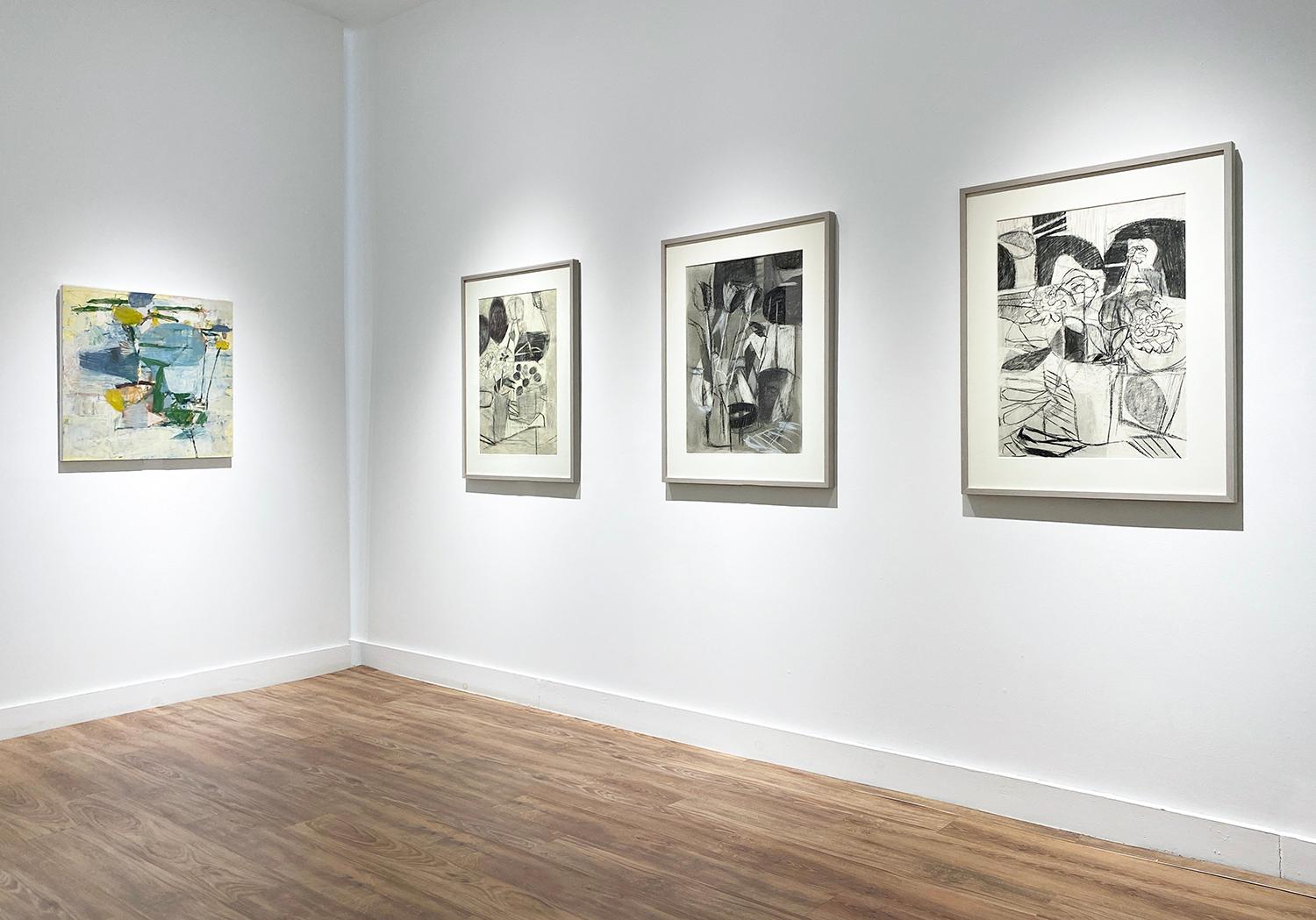 Drawing Summer 1 (Nature morte abstraite en noir et blanc, fleur dans un vase, fusain) en vente 3