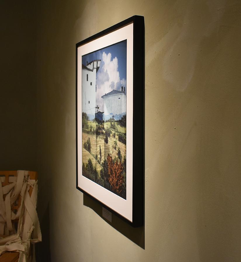 Via dei Solitari: Haytree (Collage enmarcado de foto-proyecciones del sur de Italia) - Photograph Contemporáneo de Nancy Goldring