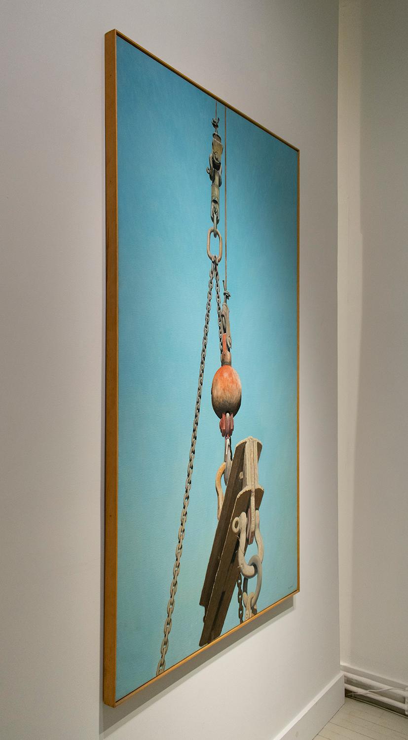 Crane : Grande peinture photoréaliste d'une grue industrielle avec boule rouge et grue grise sur bleu - Photoréalisme Painting par Joseph E. Richards