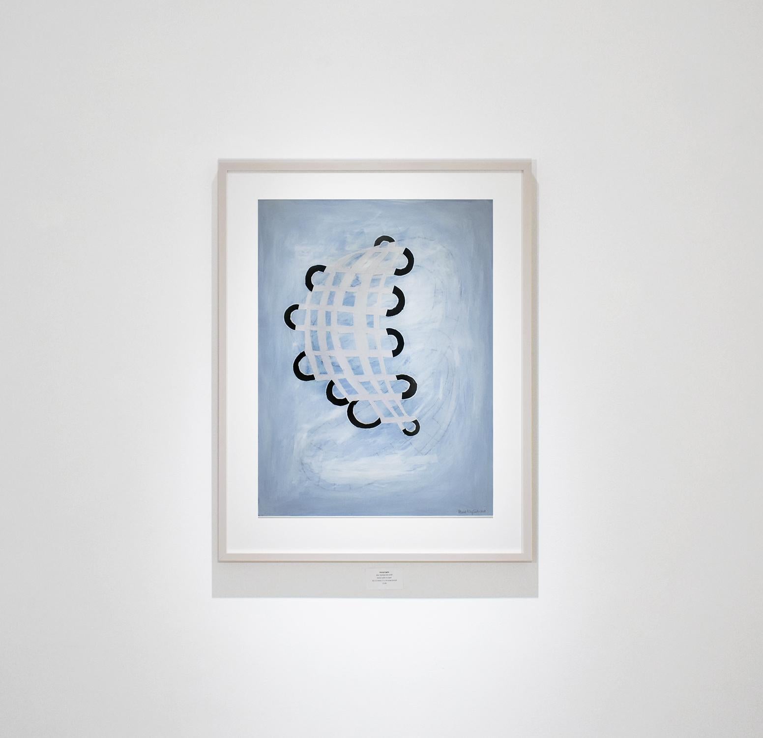 Gris bleu torsadé (Œuvre géométrique abstraite sur papier, cadre en bois léger personnalisé) - Abstrait Art par Donise English