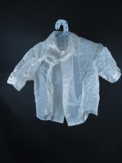 Camicia formale e colletto alla mandarina (scultura figurativa in carta vetrata)