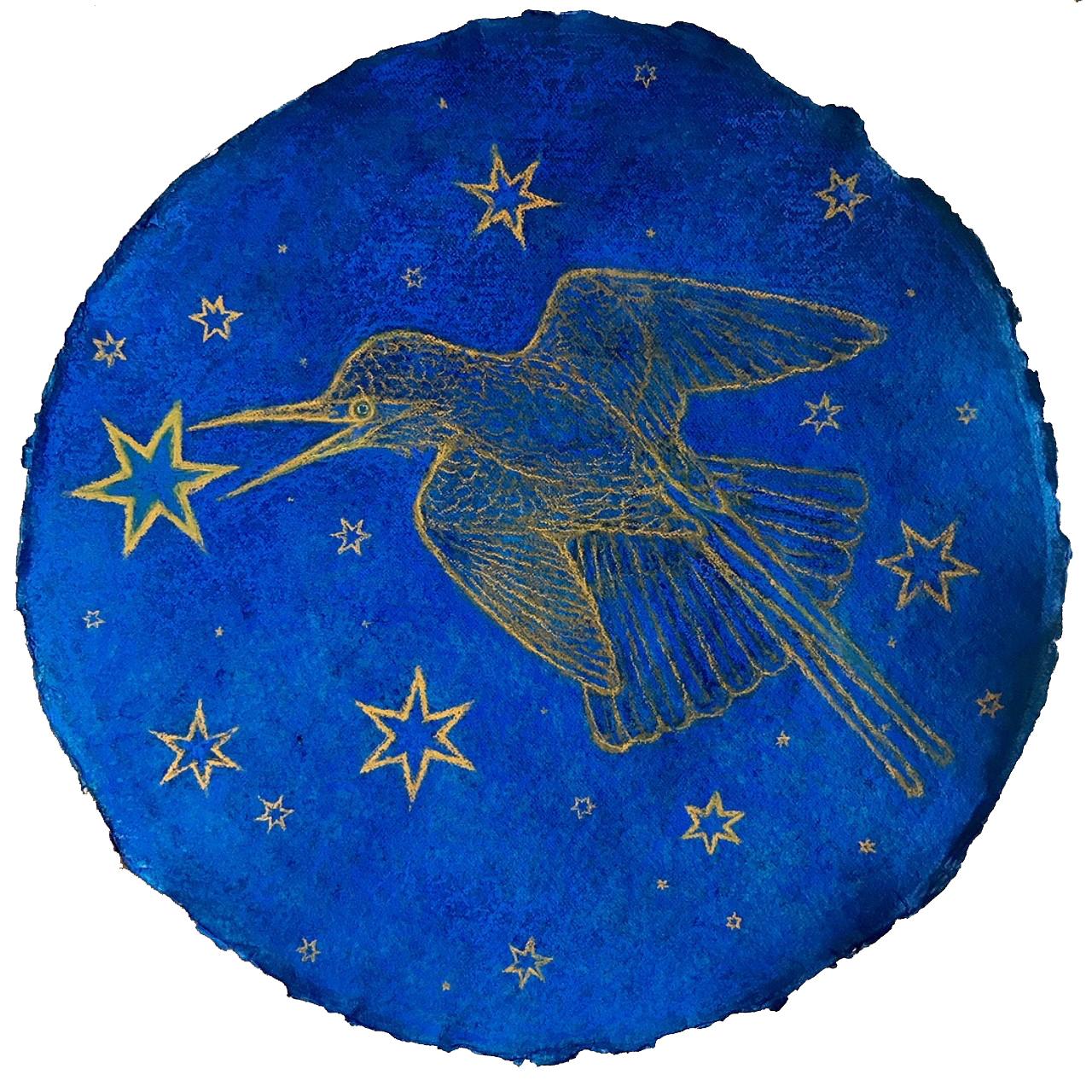 Hummingbird Augury: Kobaltblaue pastellfarbene Zeichnung auf handgeschöpftem Papier mit goldenen Sternen