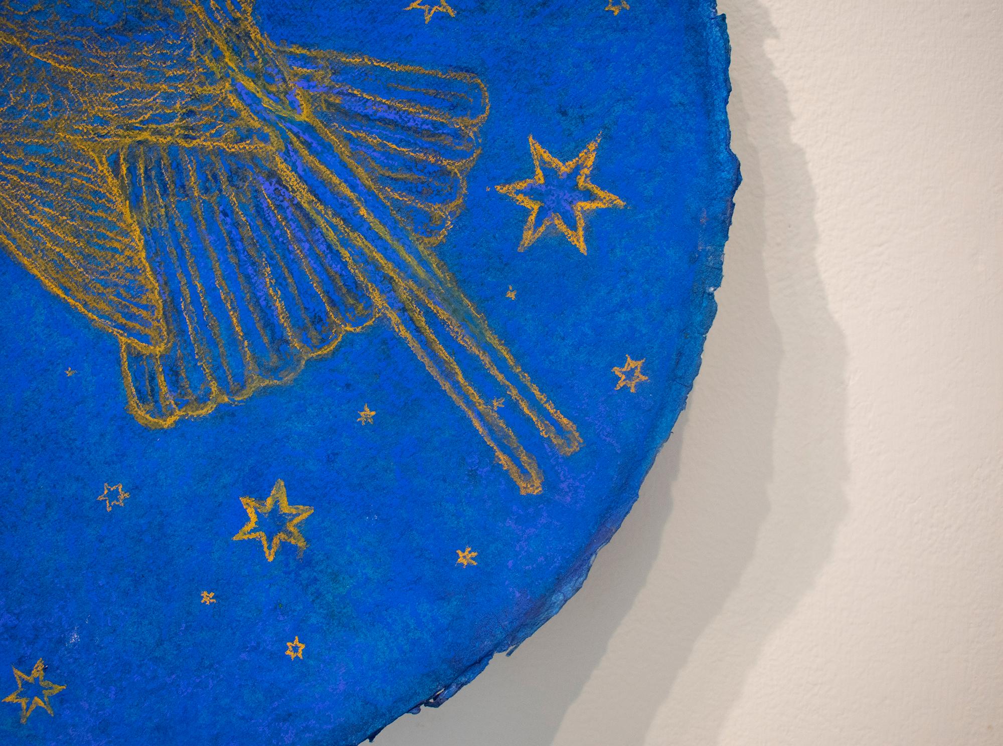 Hummingbird Augury: Kobaltblaue pastellfarbene Zeichnung auf handgeschöpftem Papier mit goldenen Sternen (Zeitgenössisch), Painting, von Nicholas Kahn & Richard Selesnick