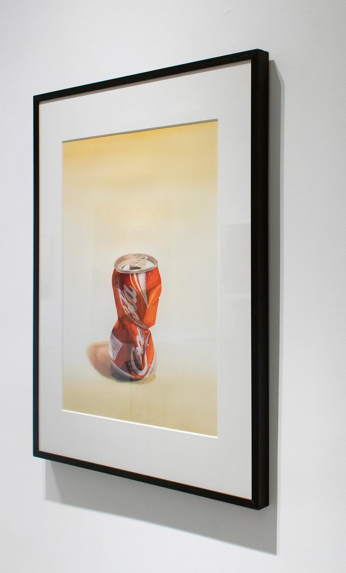 Coca Cola (fotorealistisches Aquarell-Pop-Art-Gemälde einer zerkleinerten roten Sodadose) – Painting von Scott Nelson Foster