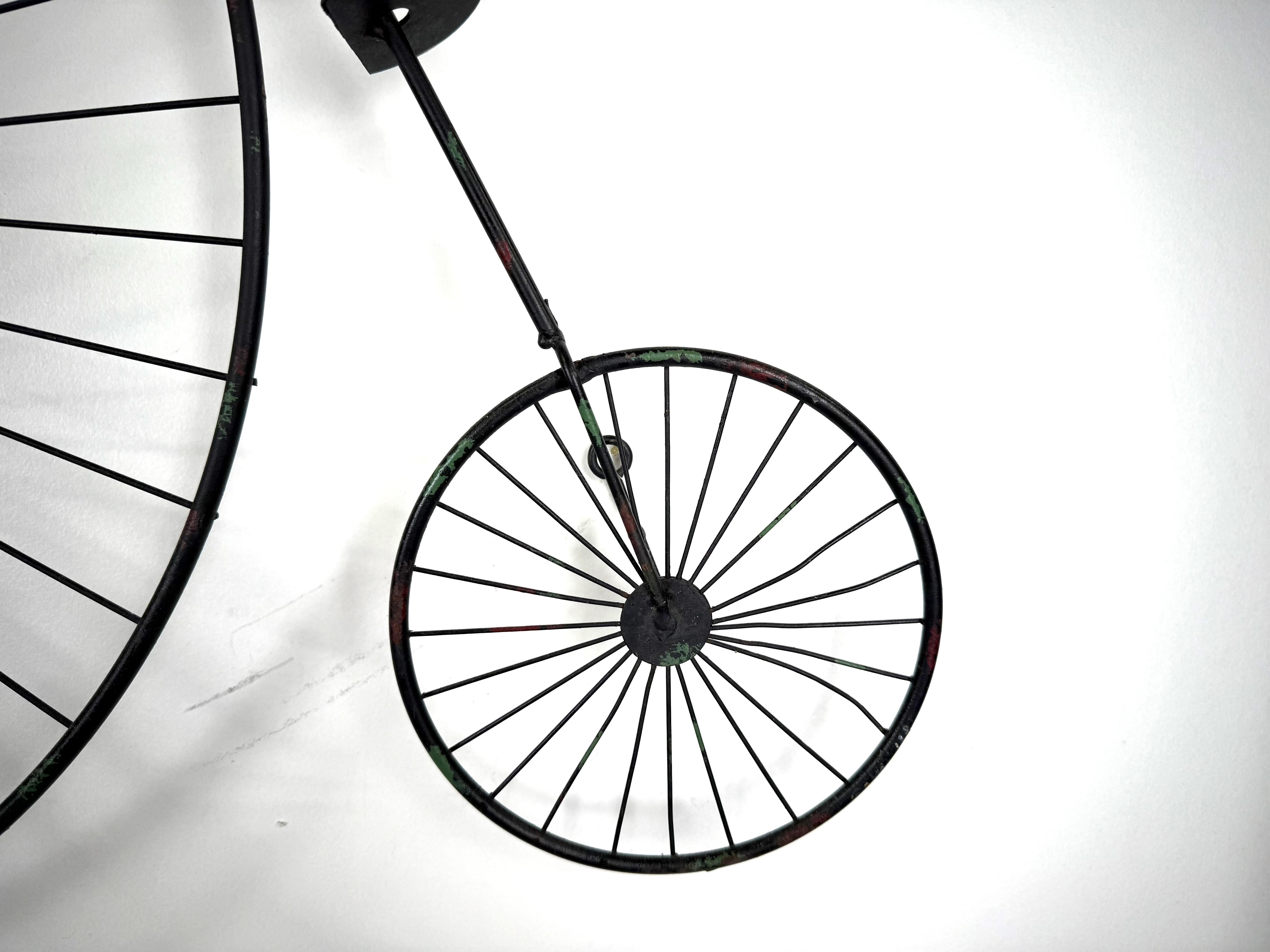 Curtis Jere Bicyclette à grande roue Sculpture en fer et décoration murale en vente 4