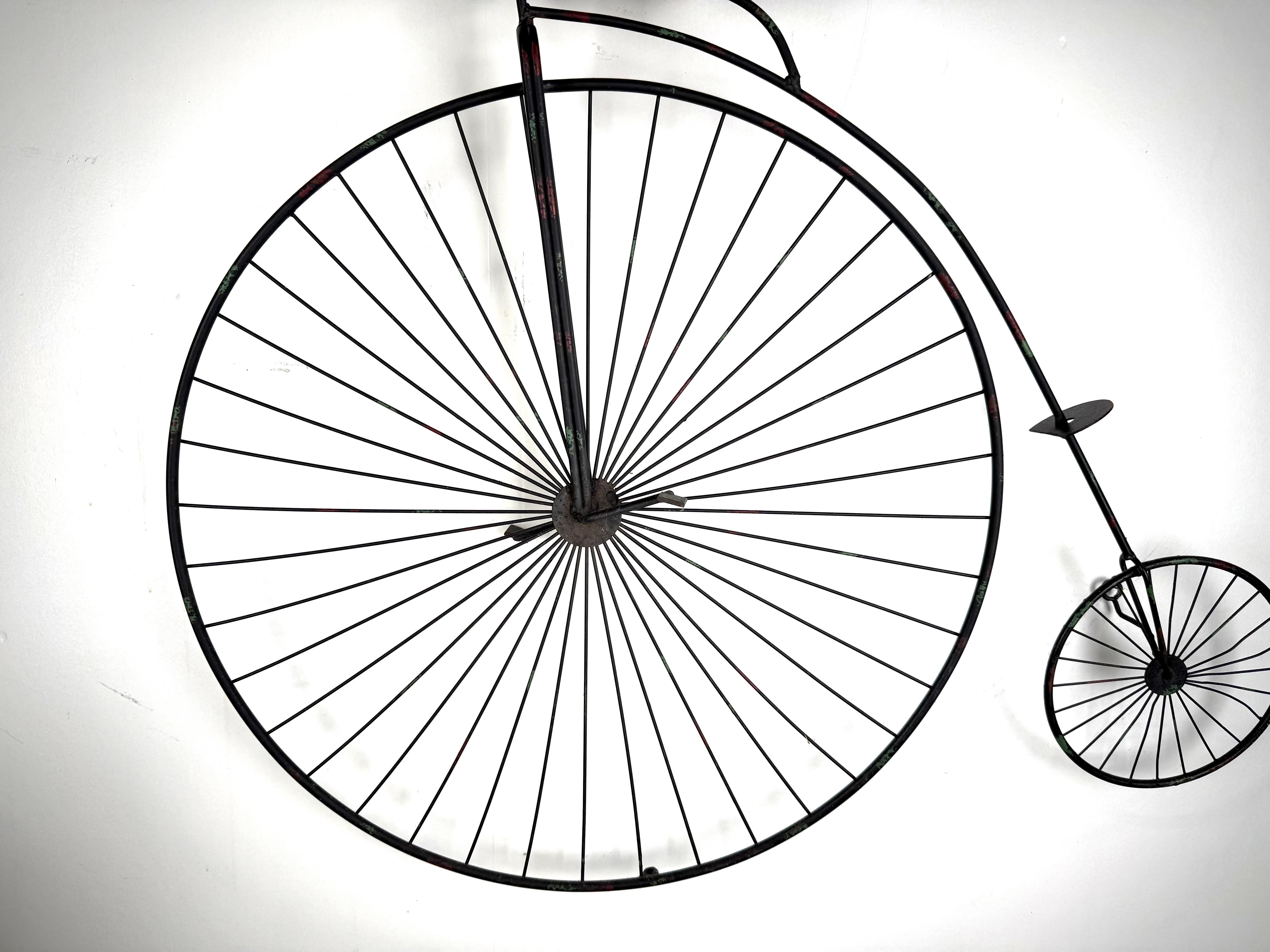 Curtis Jere Bicyclette à grande roue Sculpture en fer et décoration murale en vente 1