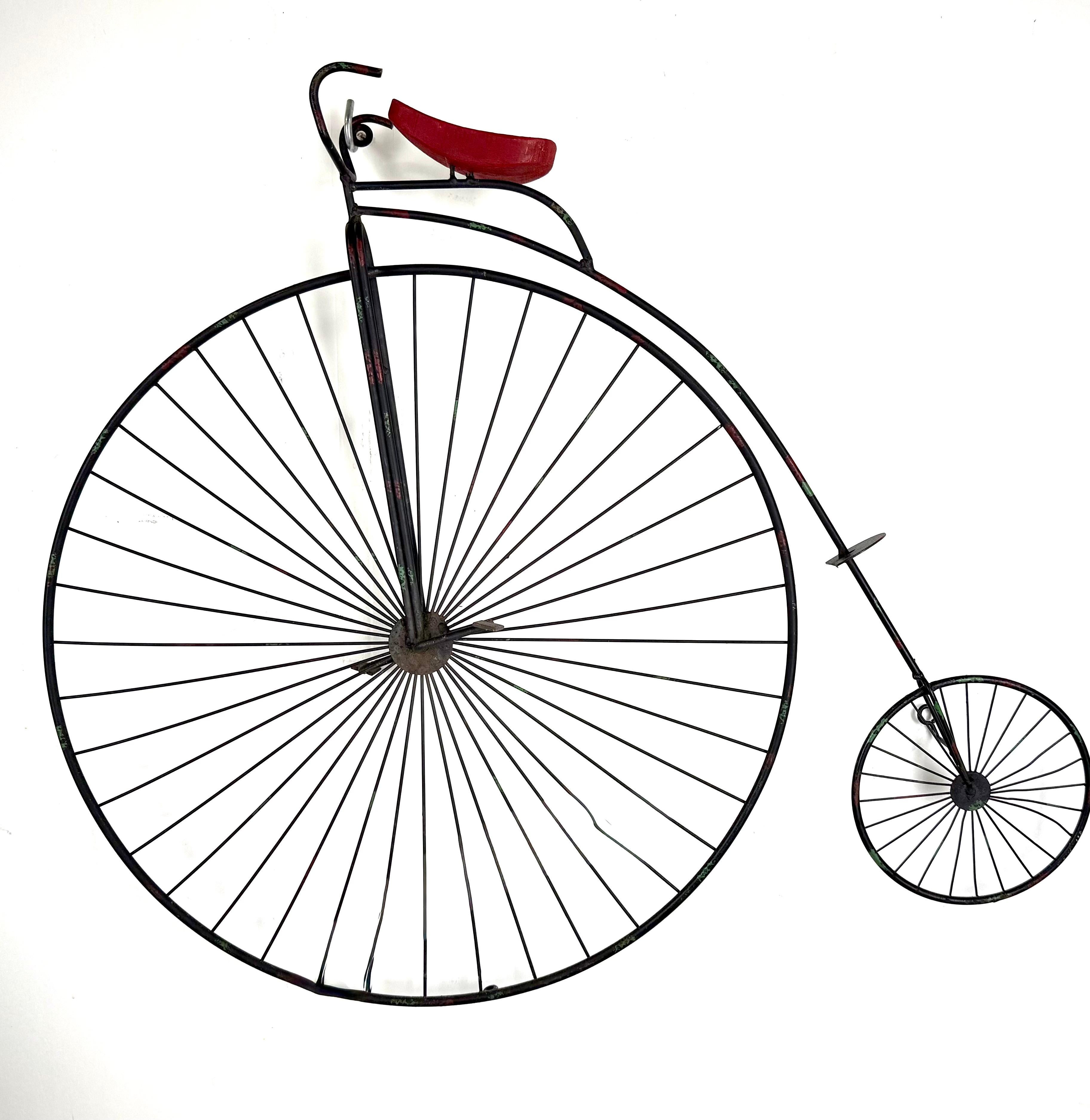 Curtis Jere Bicyclette à grande roue Sculpture en fer et décoration murale - Minimaliste Art par Curtis Jeré