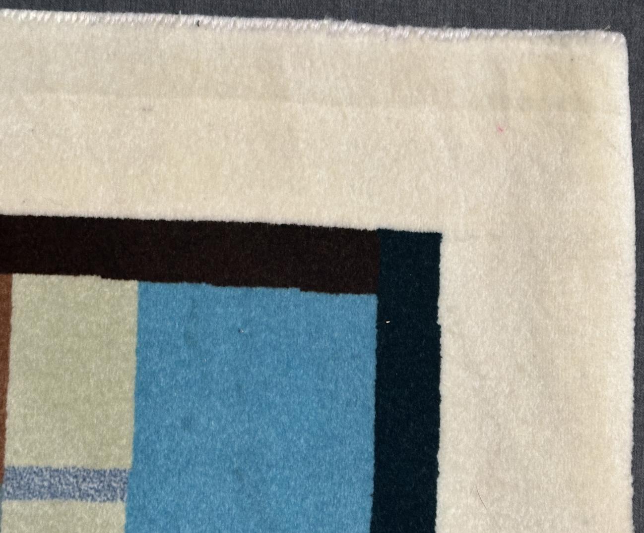 Artista: Romare Bearden
Título Luto Tejido a mano 
Año  1986
Textil - Tapicería  
Tamaño 45,25'' x 35'' pulgadas
Tapiz de lana hecho a mano en estilo Tabriz.
