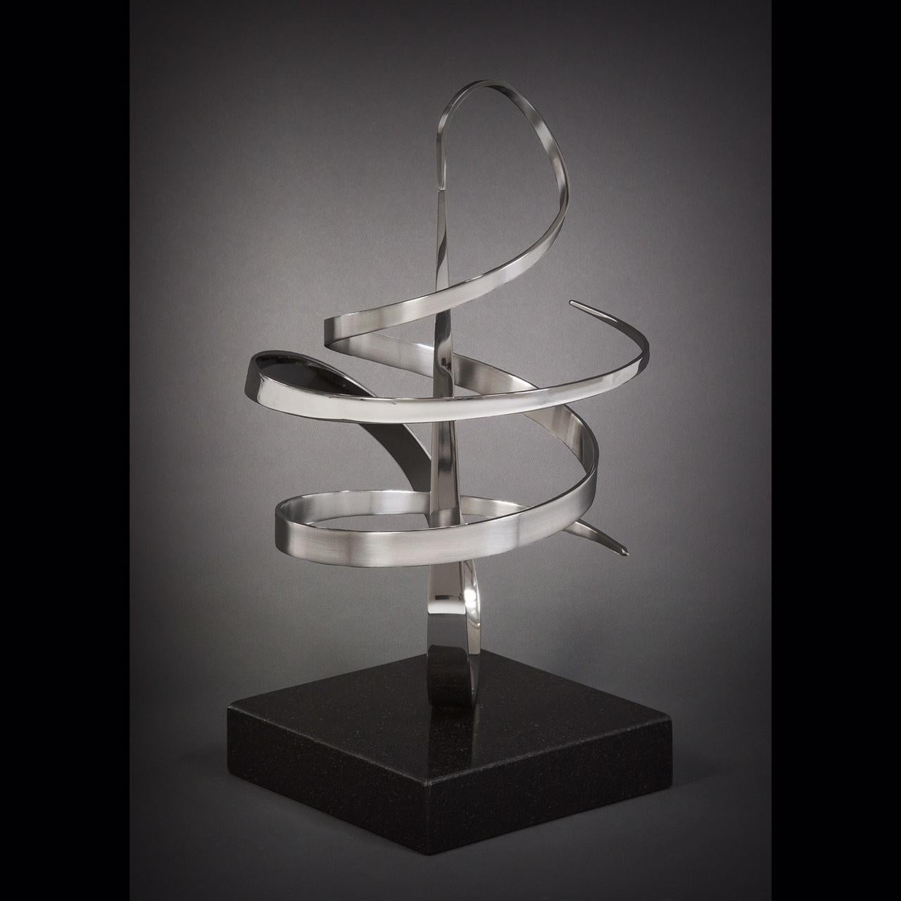 Gary Traczyk Abstract Sculpture - Orbit