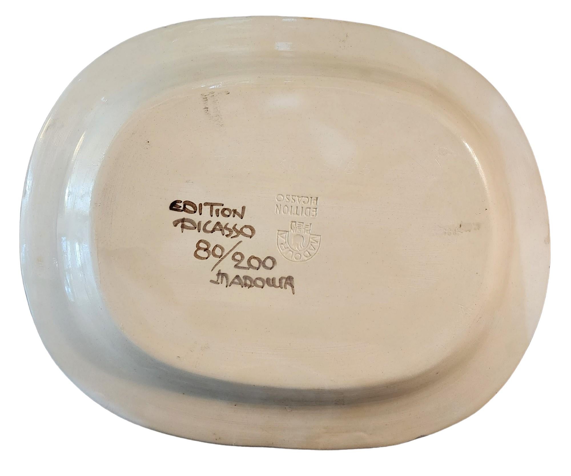 Colombe à la lucarne, 1949 White Earthenware Ceramic Plate by Pablo Picasso For Sale 1