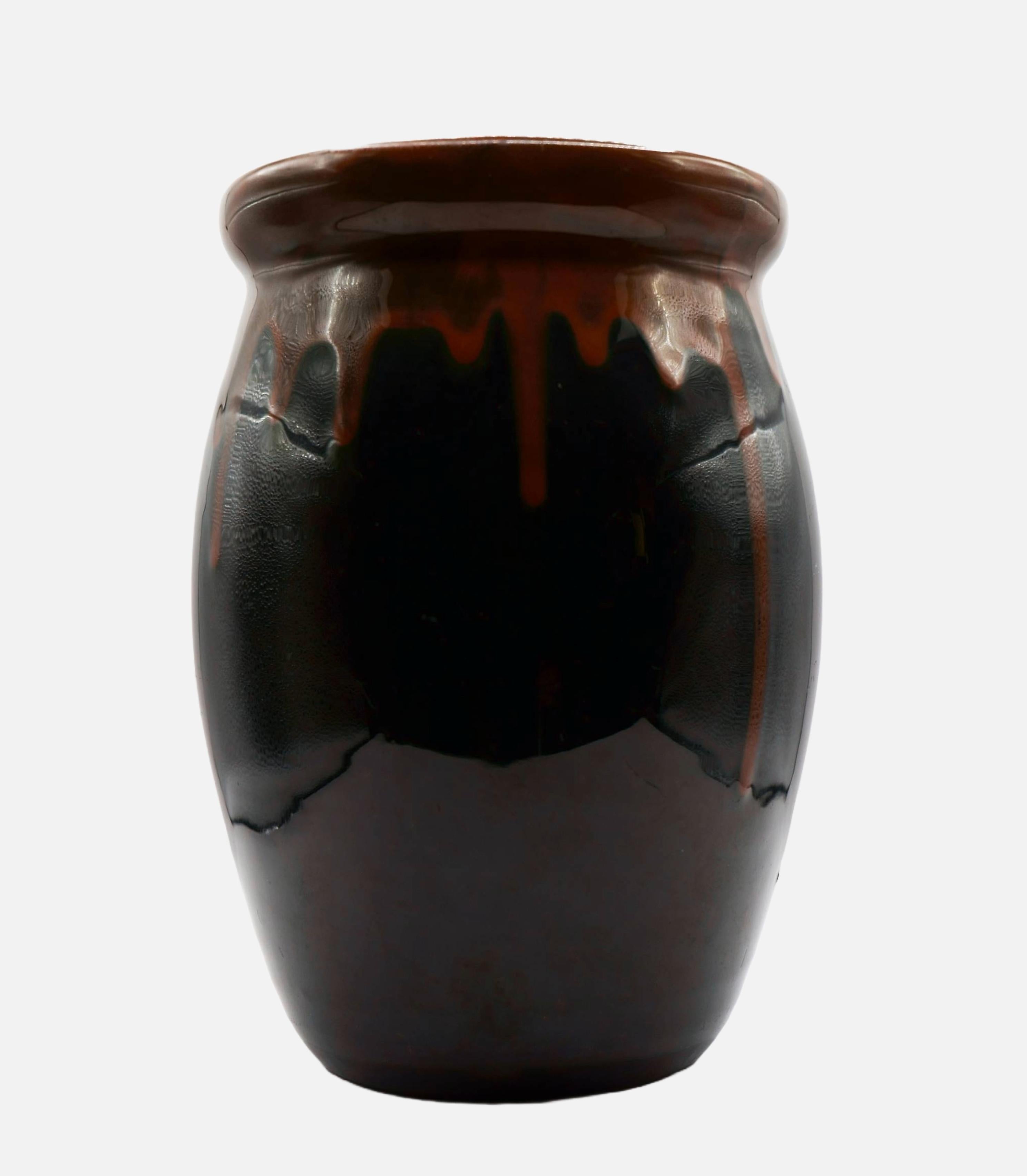 Kunsttöpferei Kandern (1897-1927), Bulbous vase with clay-colored gradient glaze on a black-blue ground, between 1914 and 1927. Terracotta, marked 'KTK' on the underside and identified as model number '780', 19 cm (height) x 13 cm (diameter),