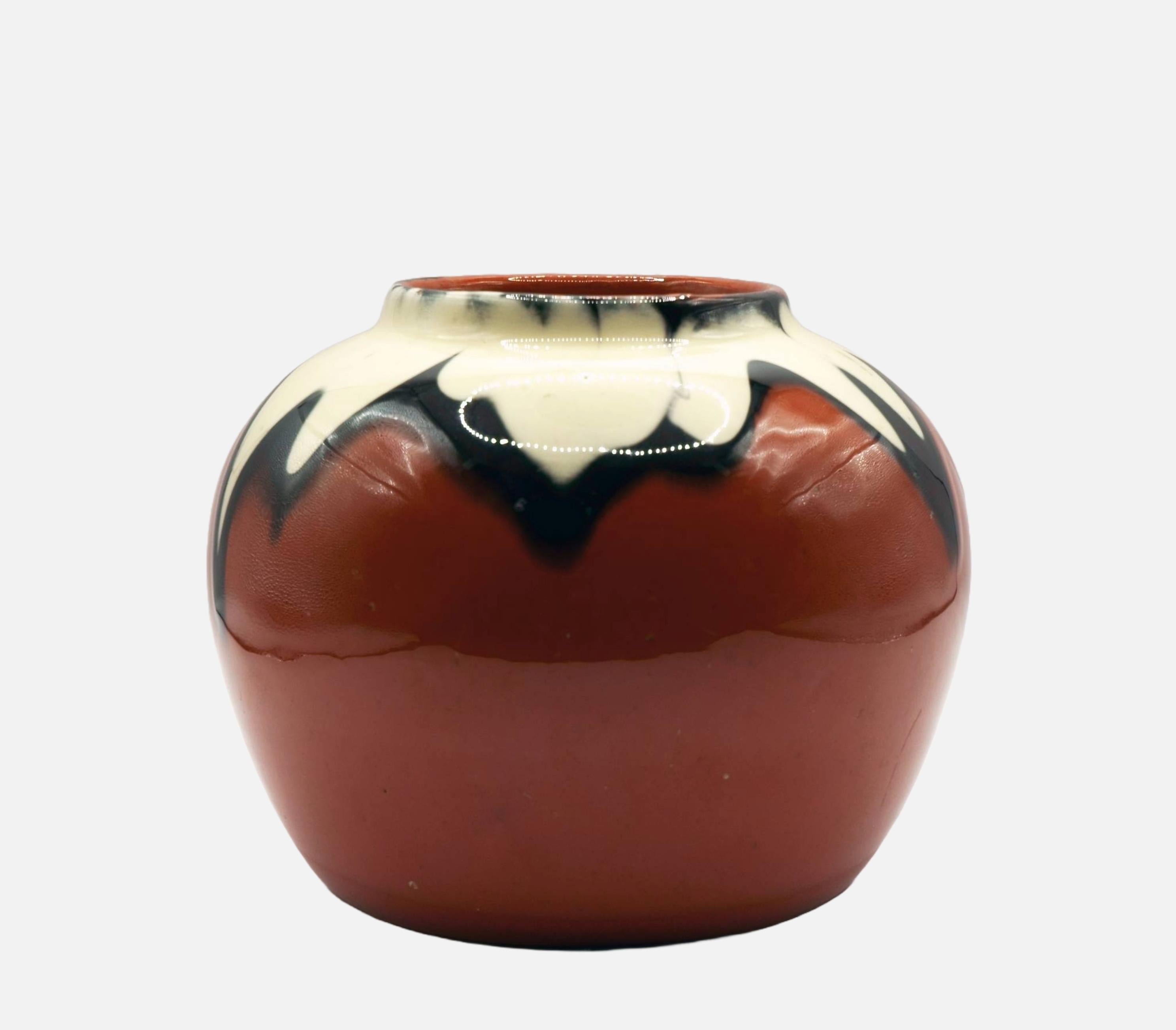 Kunsttöpferei Kandern (1897-1927), Jarrón vertido con dos capas de esmalte, entre 1914 y 1927, terracota, marcado 