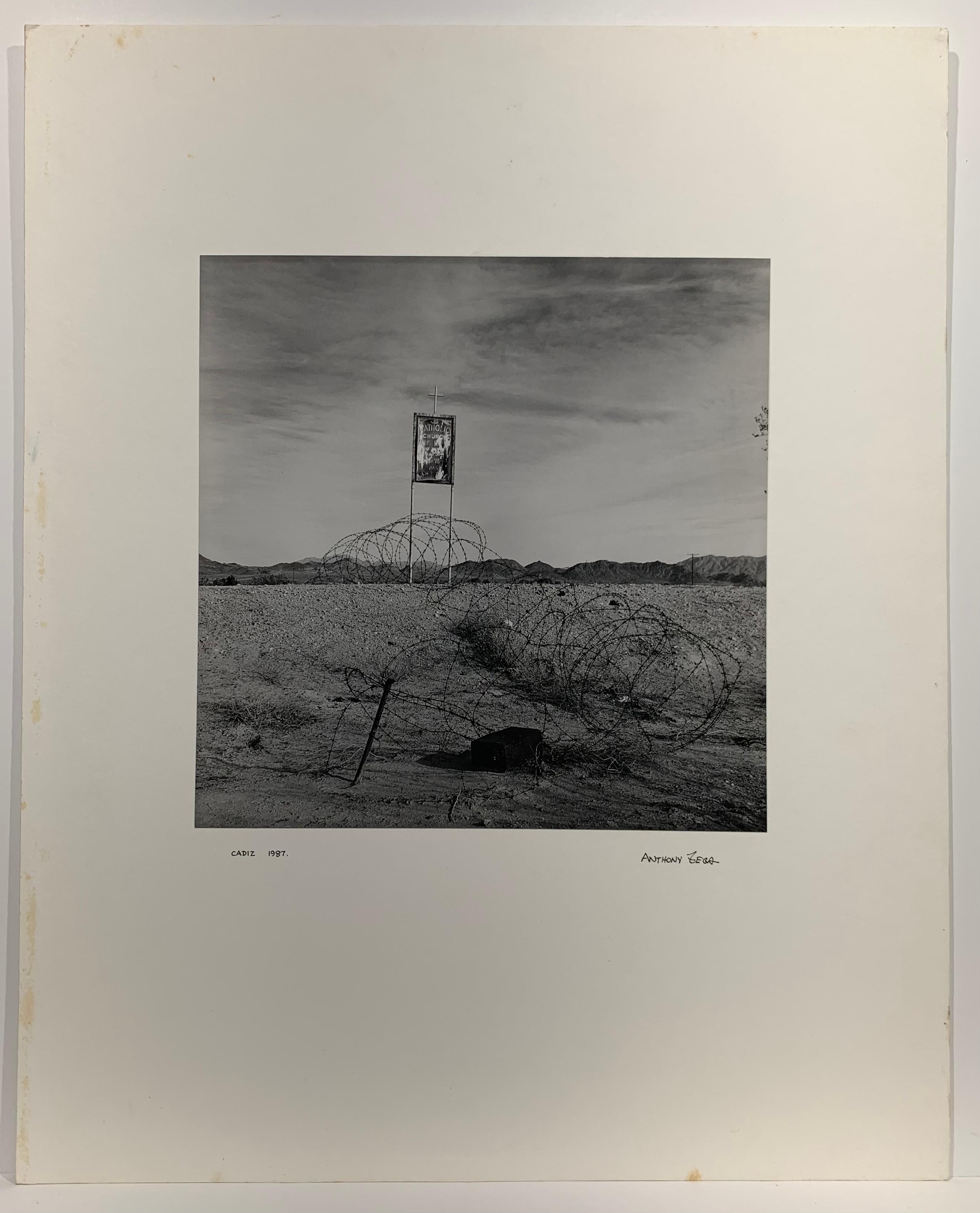 Antony Zega  (1962-2019). Cadix, 1987. Tirage photographique, 10 x 10 pouces. Monté sur du carton sans acide mesurant 16 x 20 pouces. Non signée. Timbre de succession au verso. 