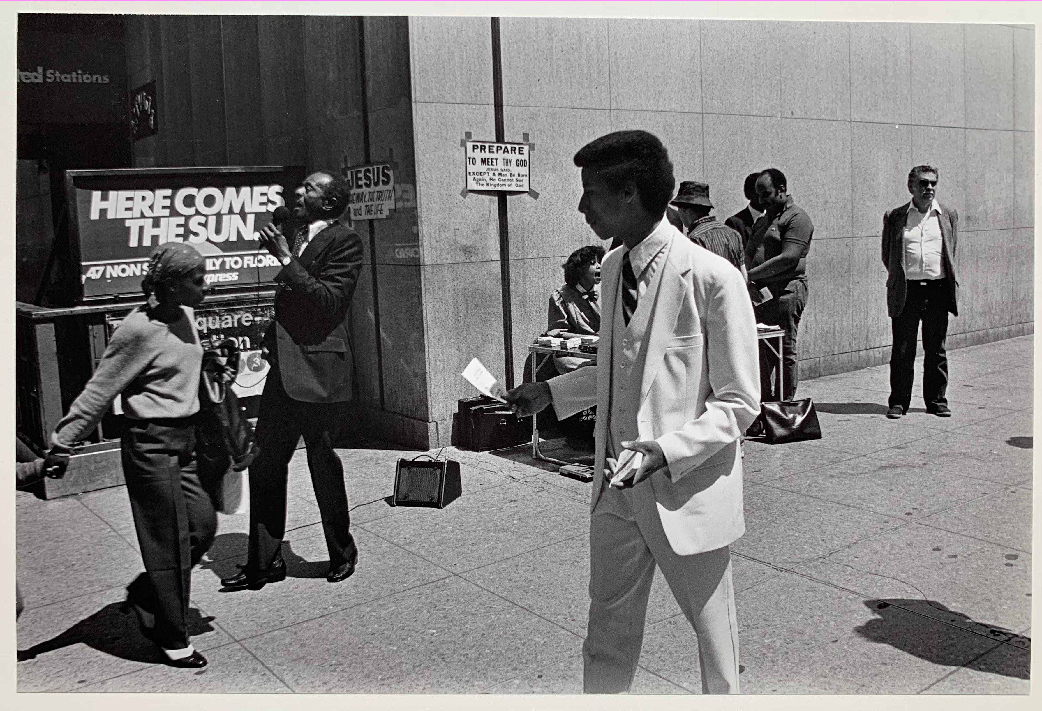 Anthony Zega Black and White Photograph – Kommt die Sonne, dann kommt die Sonne