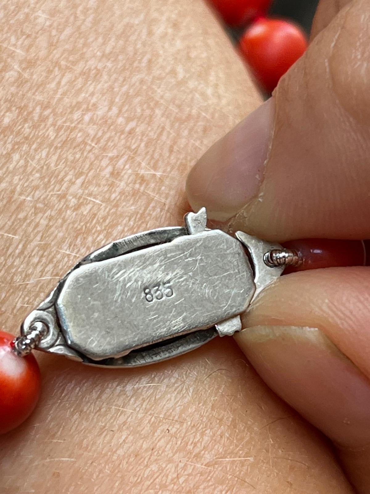 Collana di corallo naturale, metà del XX secolo, con chiusura in argento Art Deco 3