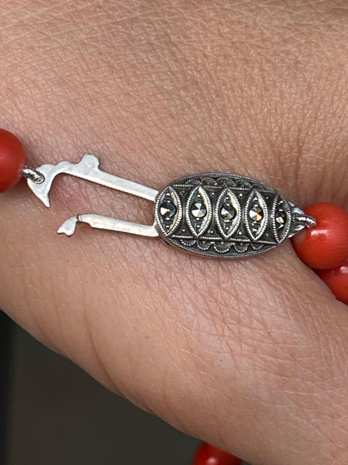 Collana di corallo naturale, metà del XX secolo, con chiusura in argento Art Deco 9