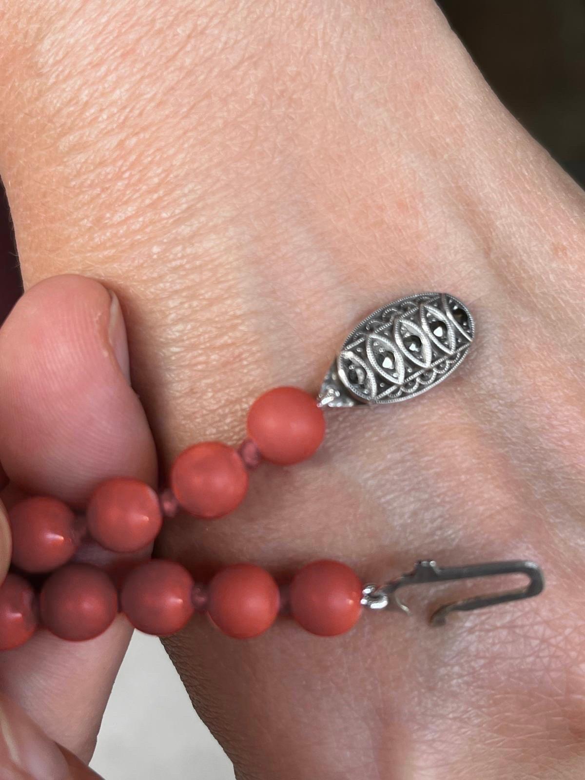 Collana di corallo naturale, metà del XX secolo, con chiusura in argento Art Deco 10
