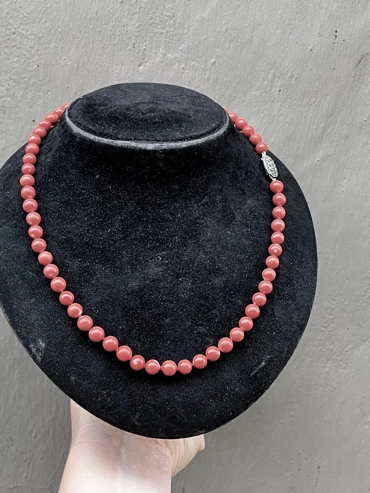 Collana di corallo naturale, metà del XX secolo, con chiusura in argento Art Deco 15