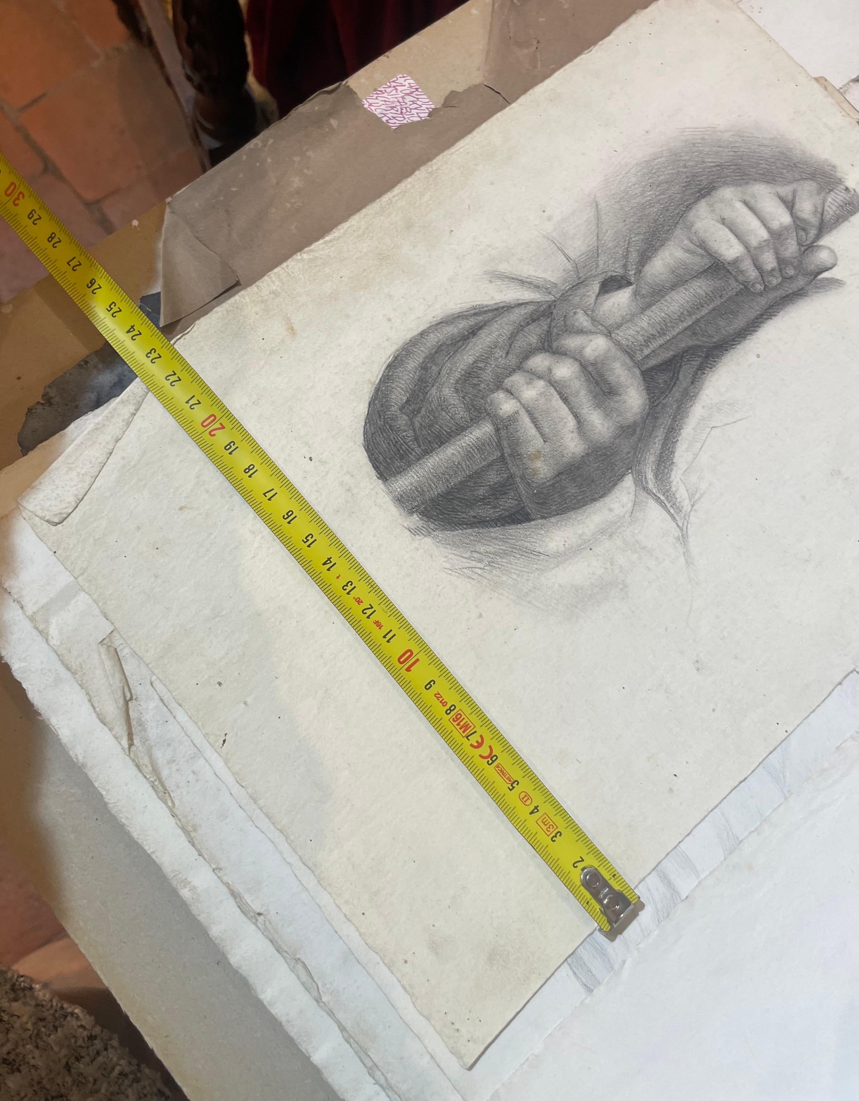 Étude académique de mains tenant un bâton, école toscane, 32 × 23 cm
Milieu du XIXe siècle
Crayon sur papier

Dessin académique représentant deux mains tenant un bâton, exécuté avec précision et contrôle des tons sur papier épais. Cette œuvre n'a