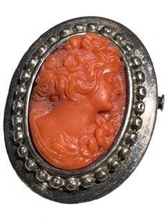 Vintage Coral Brooche. Early 20th century Italian Cameo with woman profile. 
