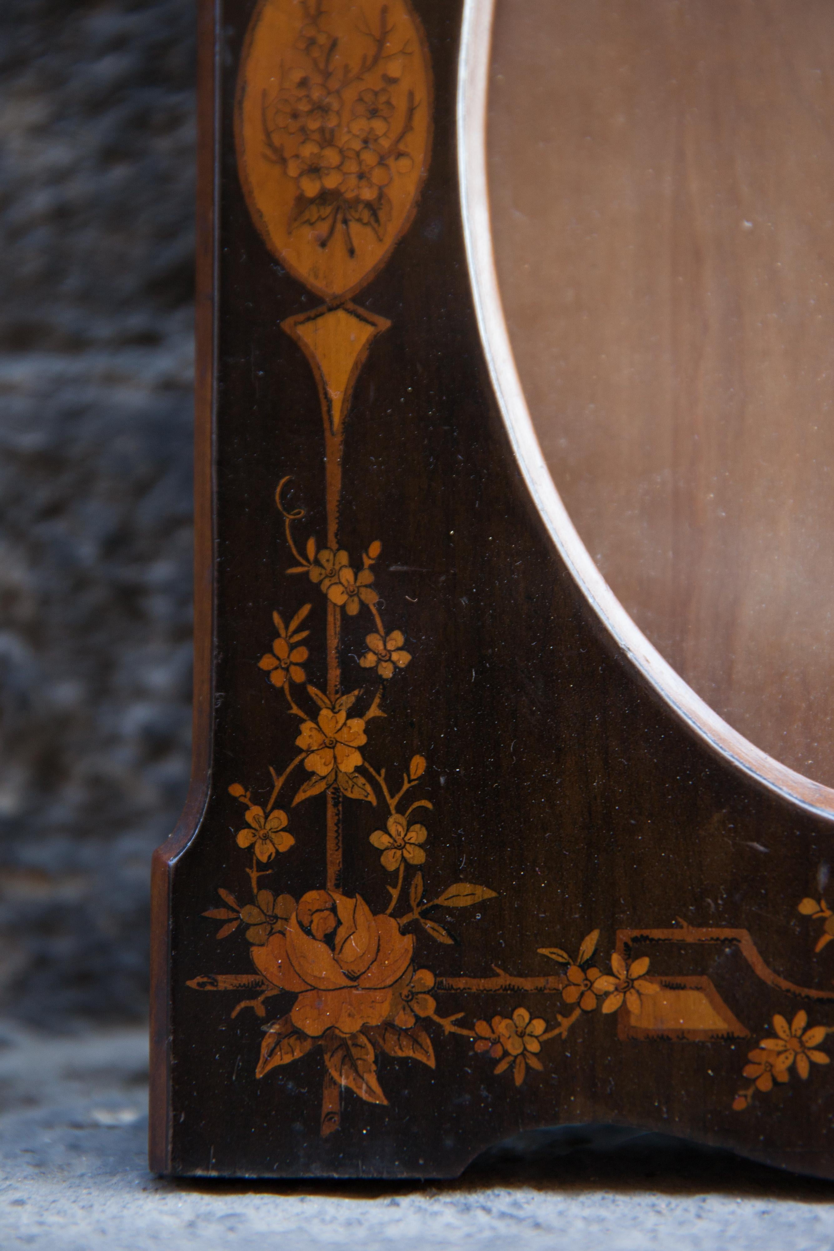Holzrahmen und Inlay mit einer Schwalbe, lila Stiefmütterchen Blumen. Ende des 19. Jahrhunderts. im Angebot 2