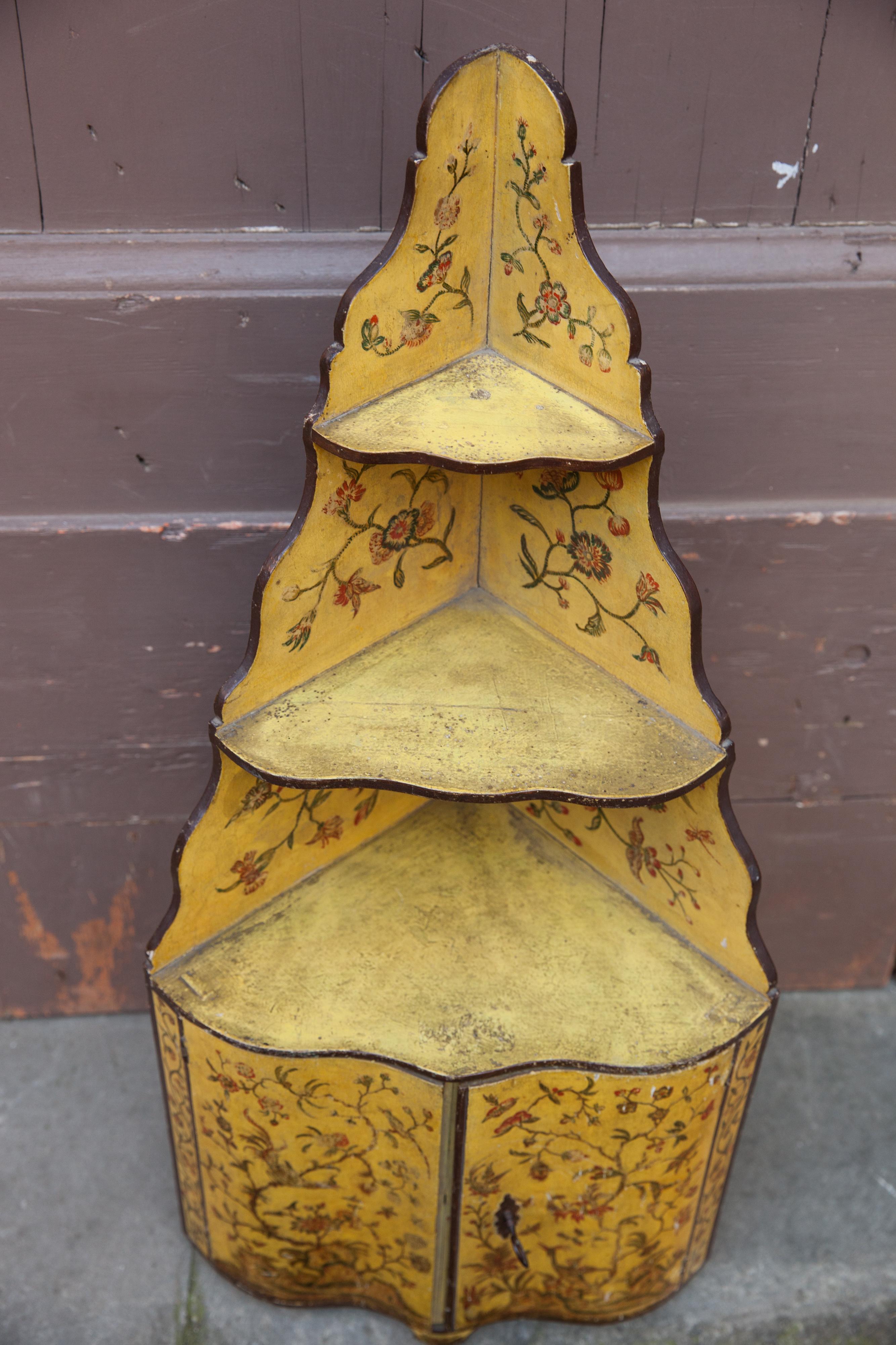Mid 18th century Rococo Chinoiserie Corner capboard with Exotic Flowers and bir For Sale 8