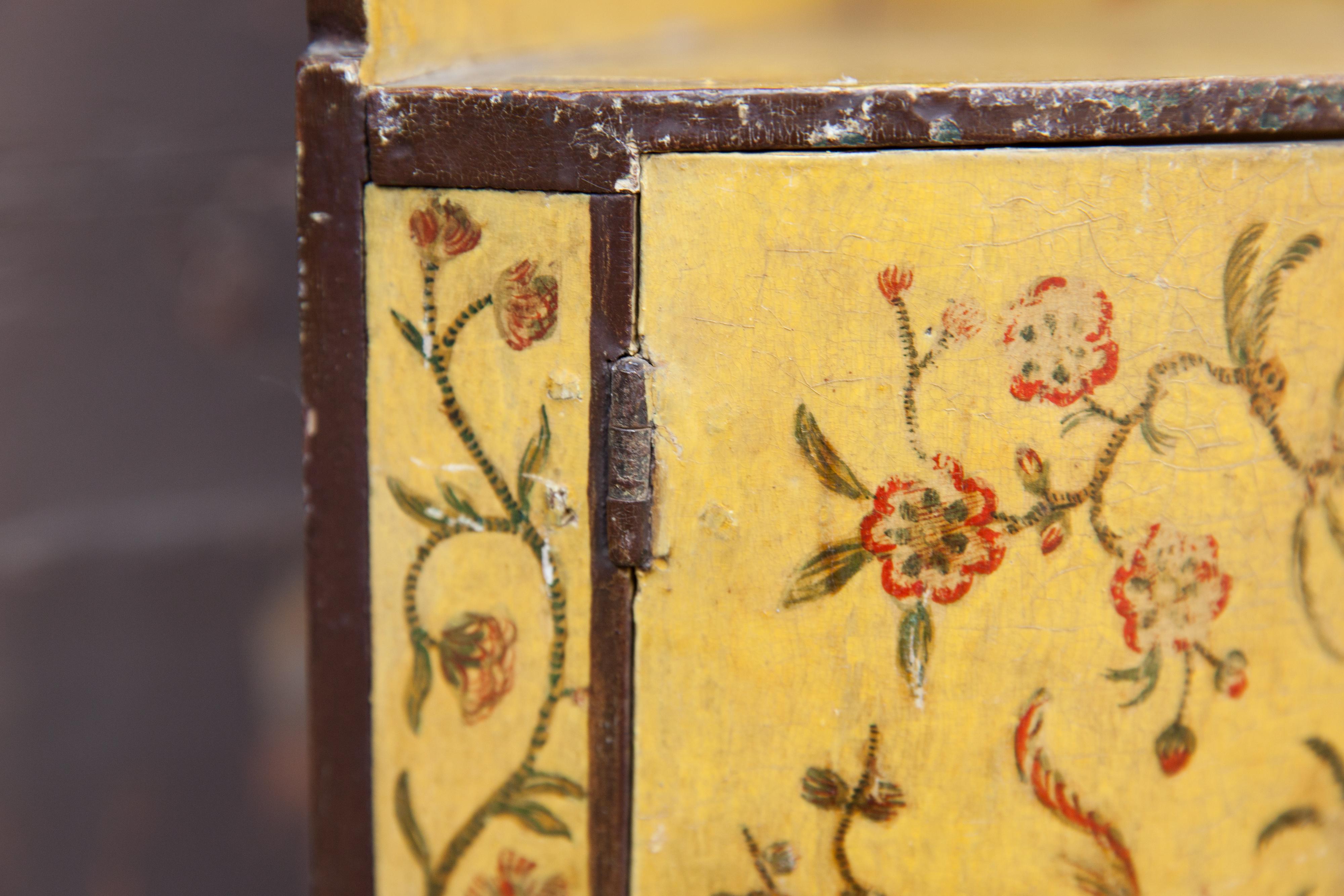Mid 18th century Rococo Chinoiserie Corner capboard with Exotic Flowers and bir For Sale 14