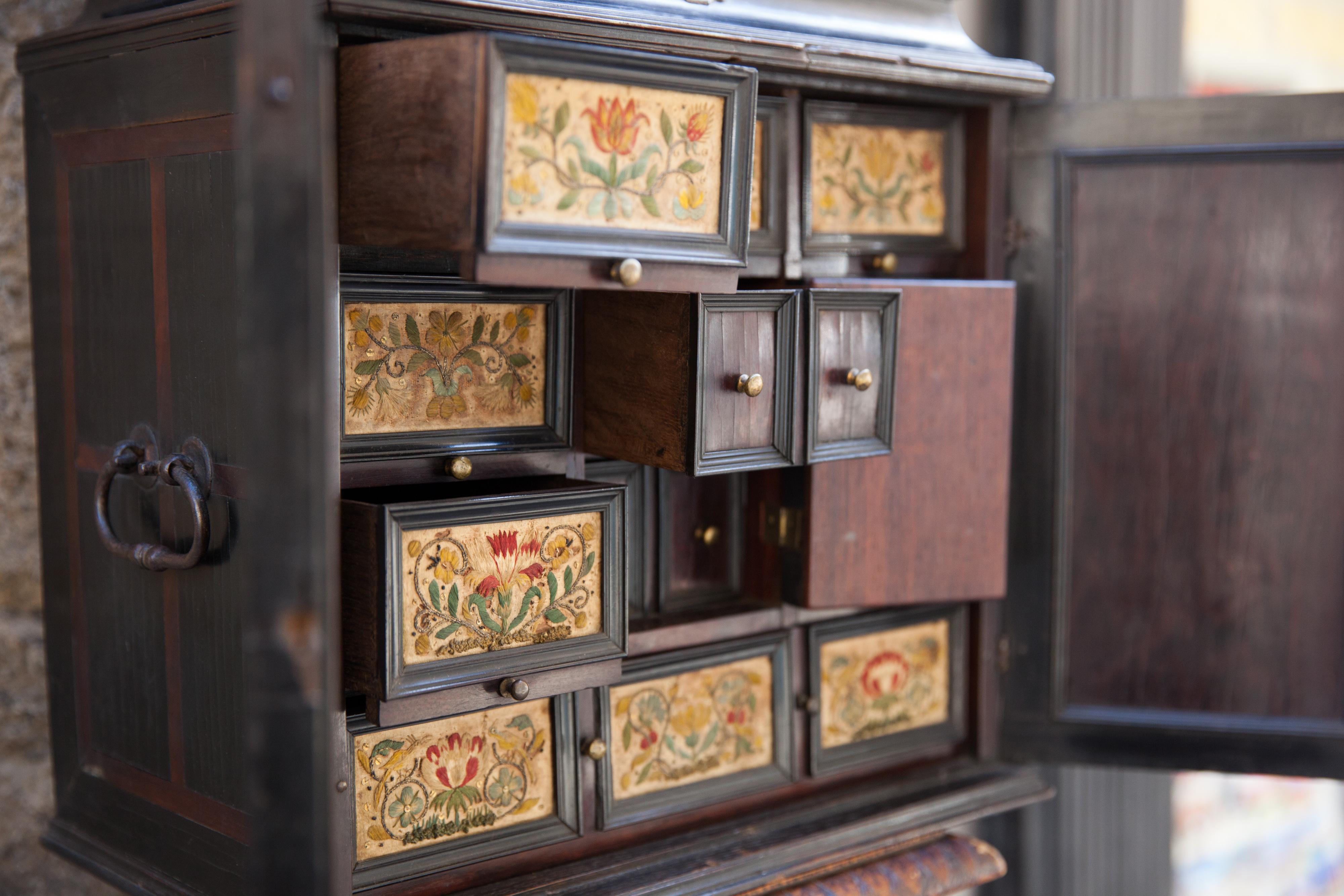 Very rare Collector's Cabinet, Antwerp, 17th century. Embroidered panels For Sale 10
