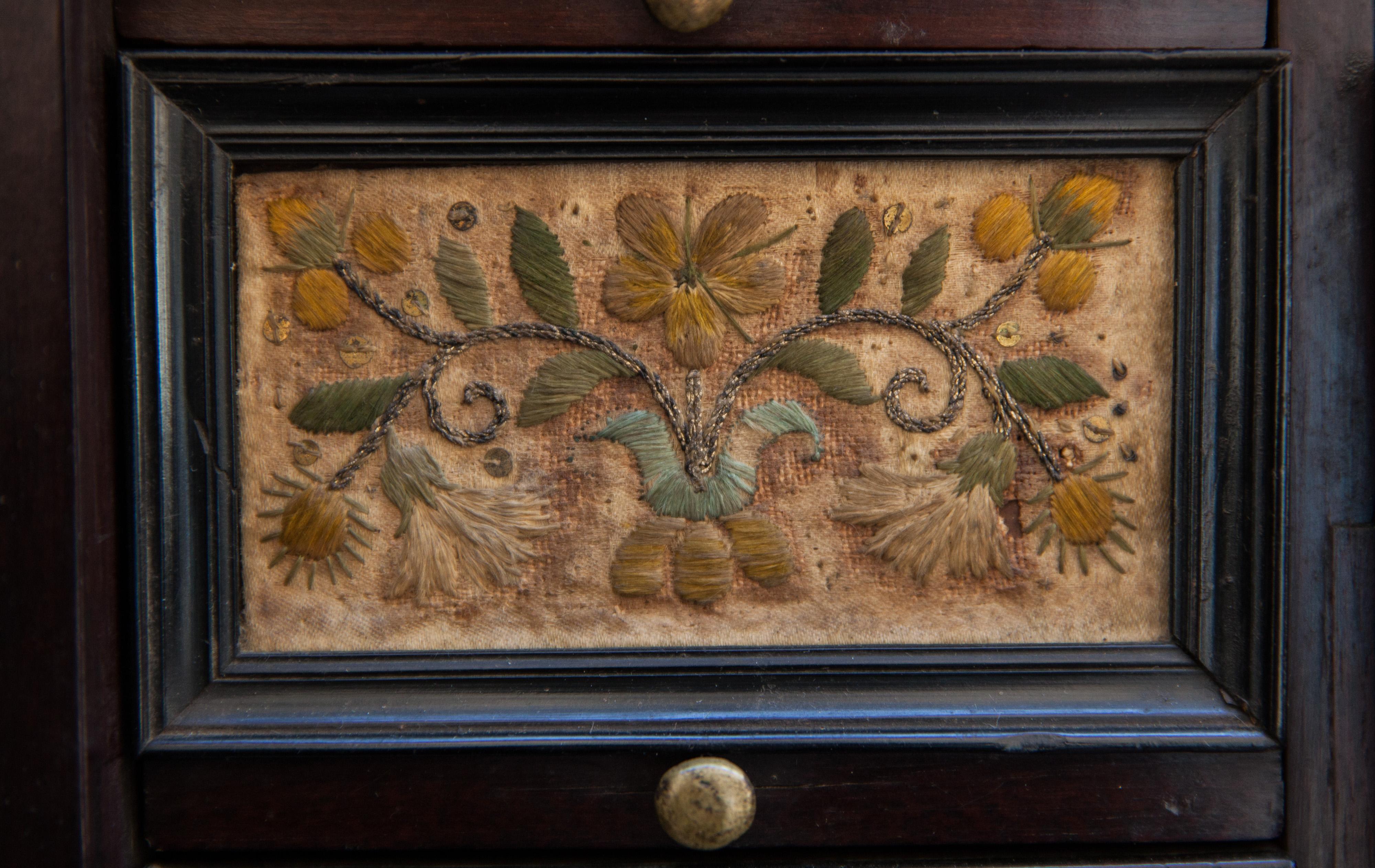 Very rare Collector's Cabinet, Antwerp, 17th century. Embroidered panels For Sale 3