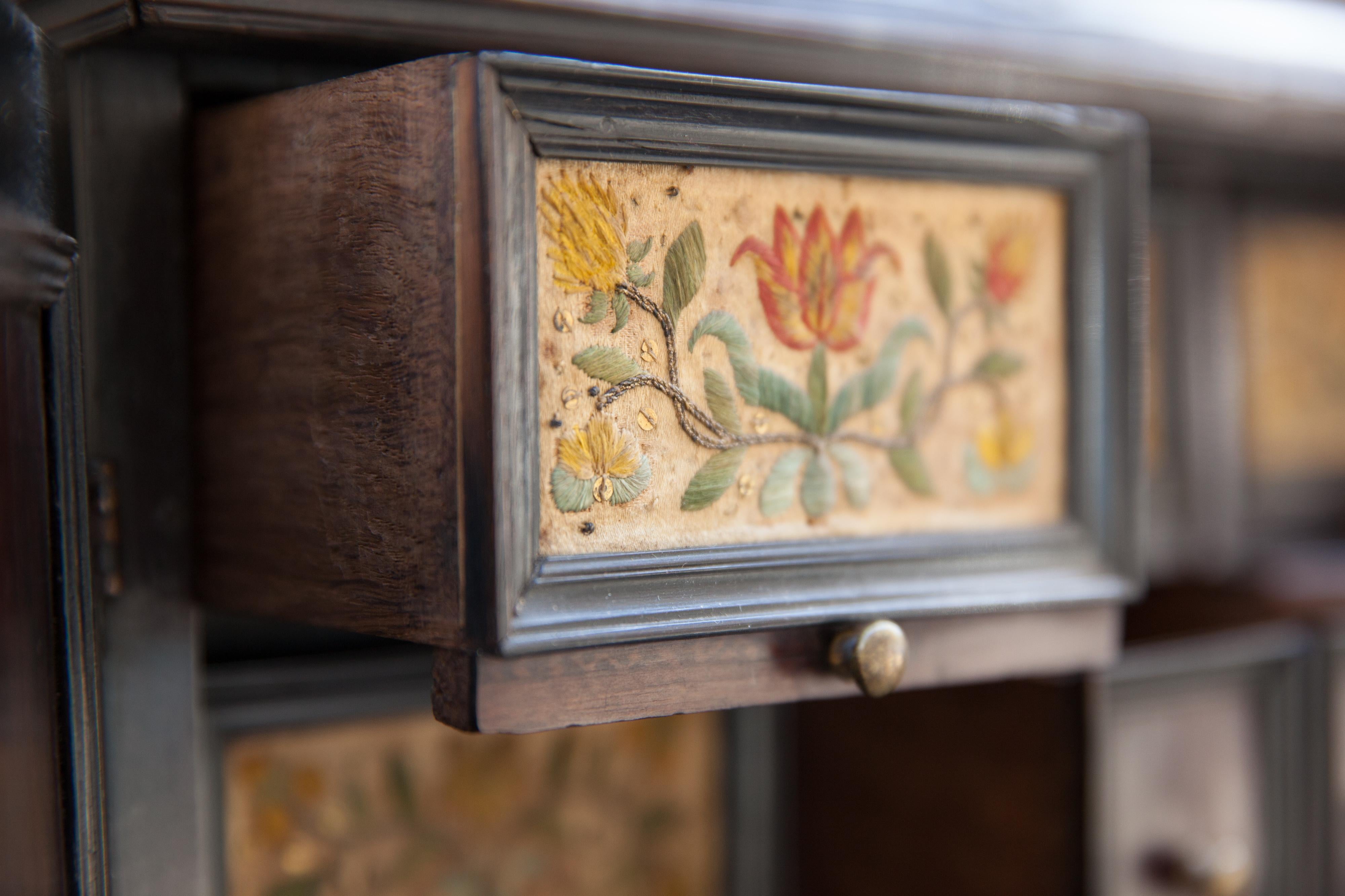 Very rare Collector's Cabinet, Antwerp, 17th century. Embroidered panels For Sale 11