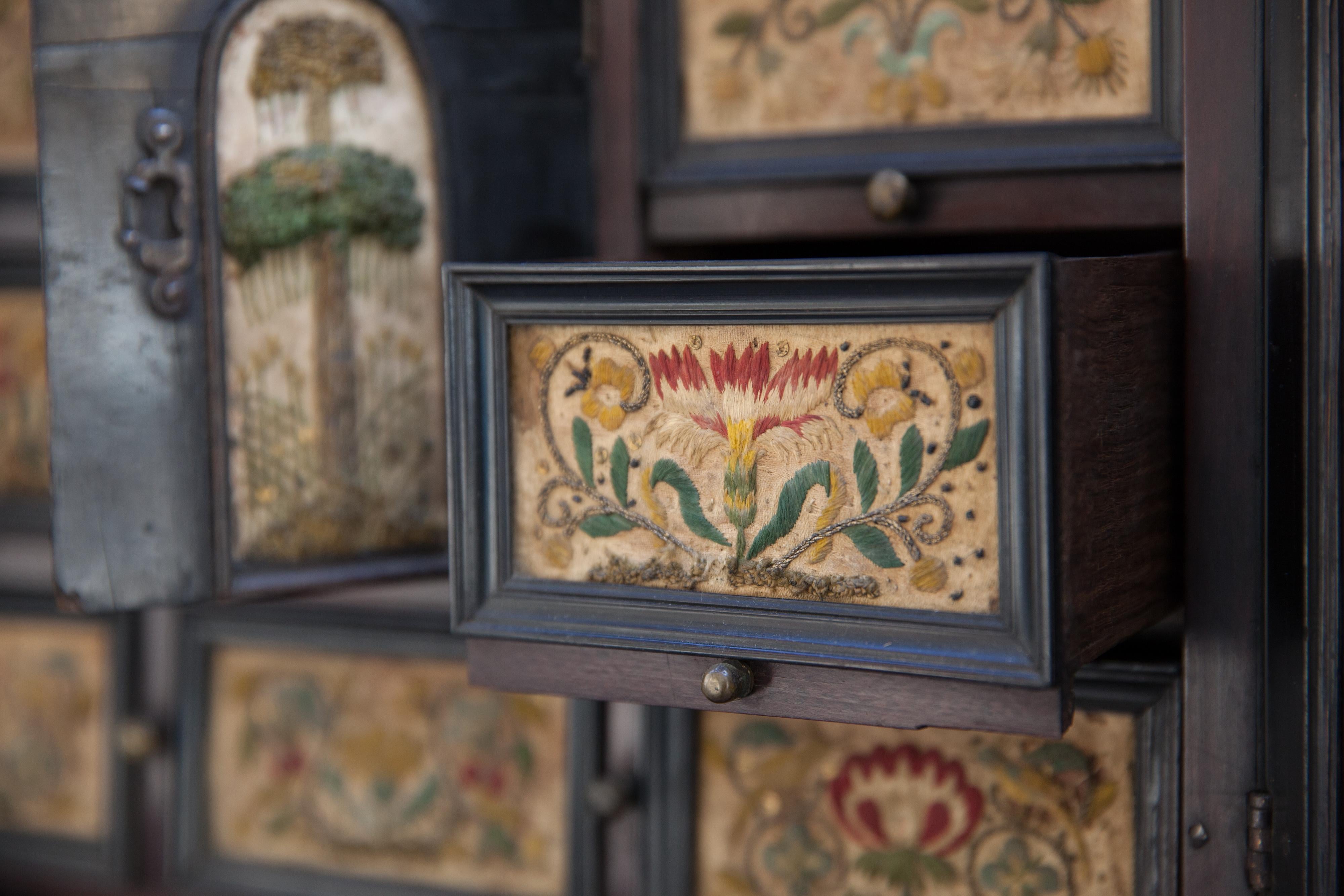 Very rare Collector's Cabinet, Antwerp, 17th century. Embroidered panels For Sale 13