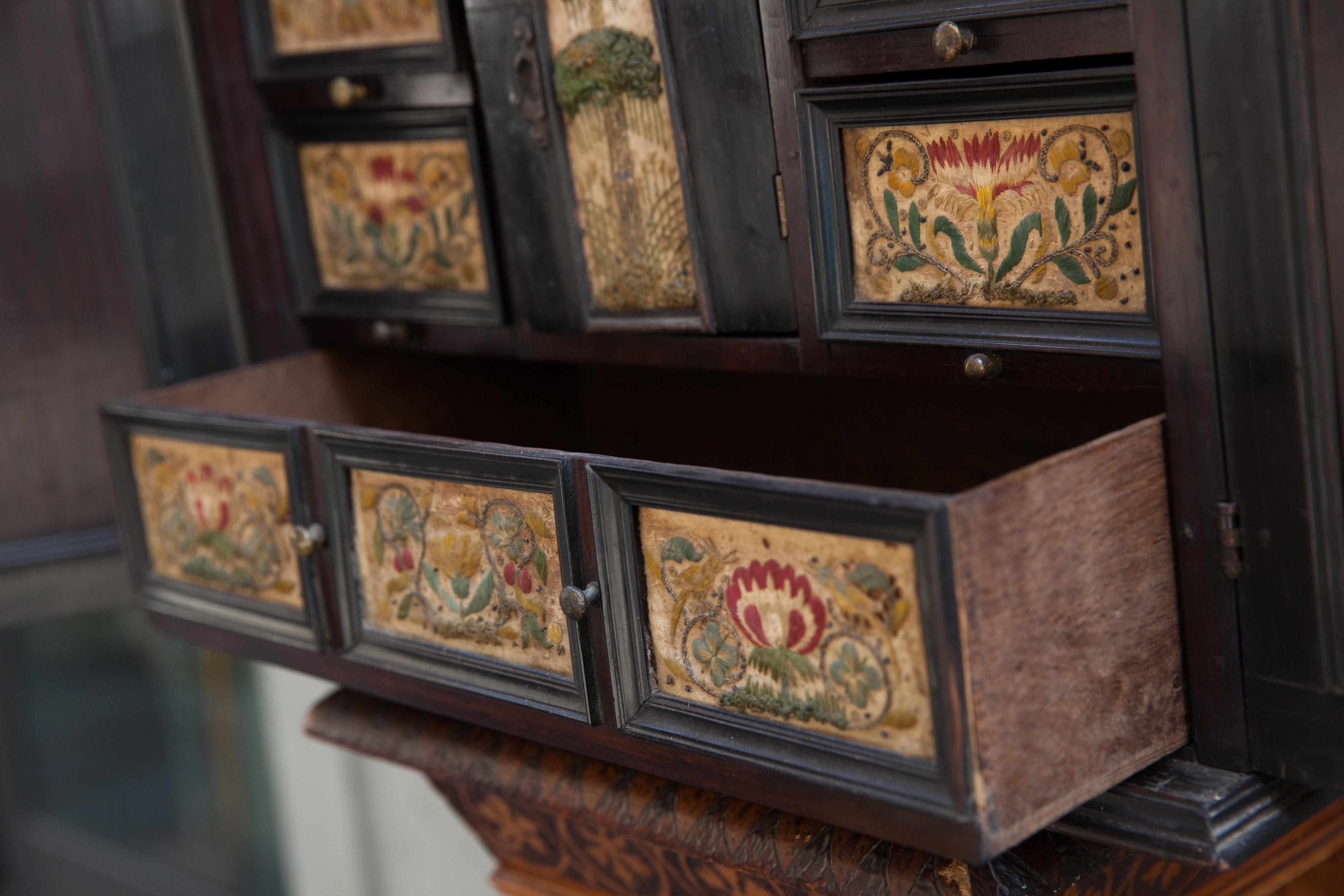 Very rare Collector's Cabinet, Antwerp, 17th century. Embroidered panels For Sale 14