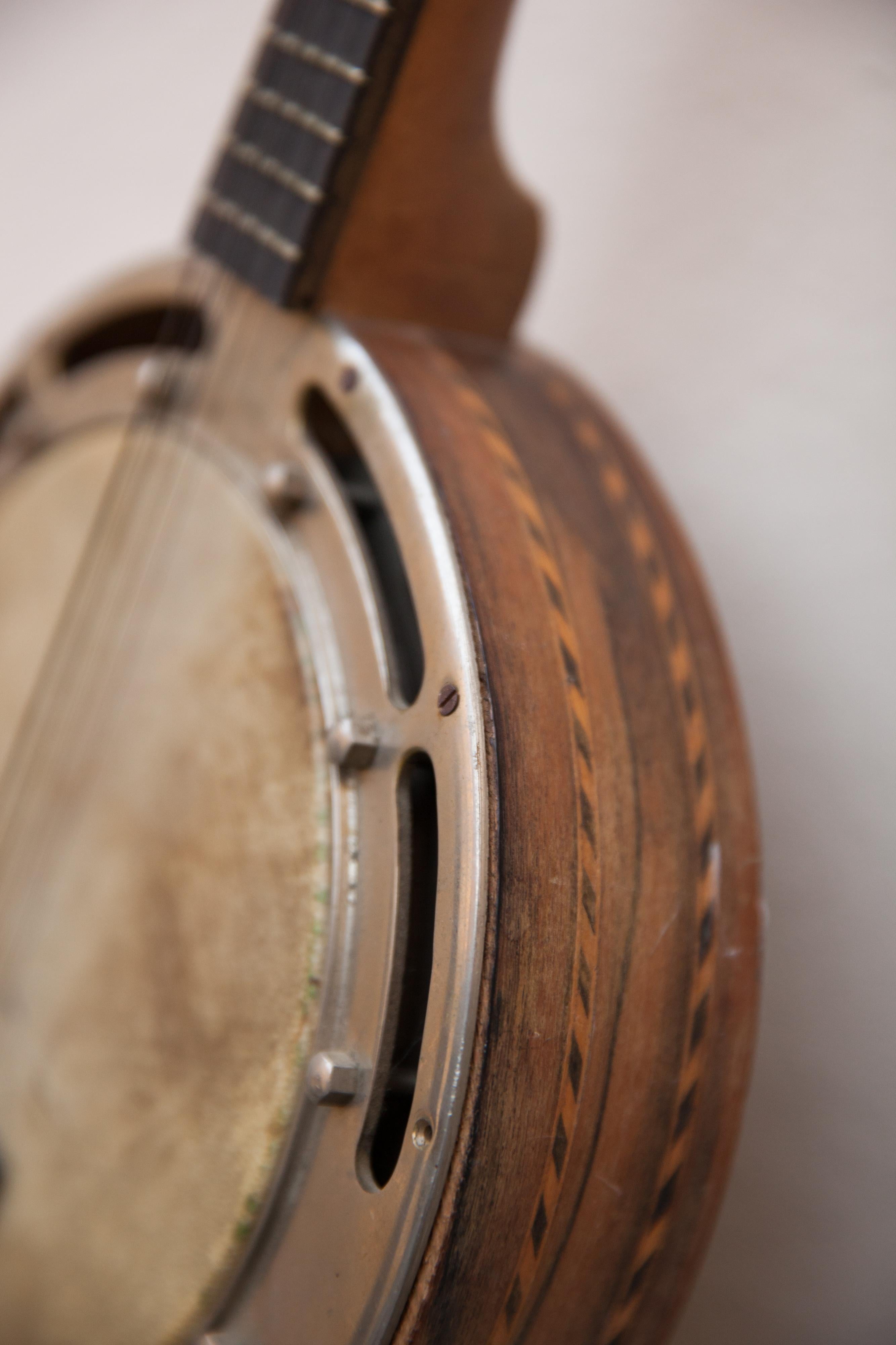 Ein Banjo. Art Deco Era Musikinstrument mit Holzintarsien. Achille Jacomoni. im Angebot 4