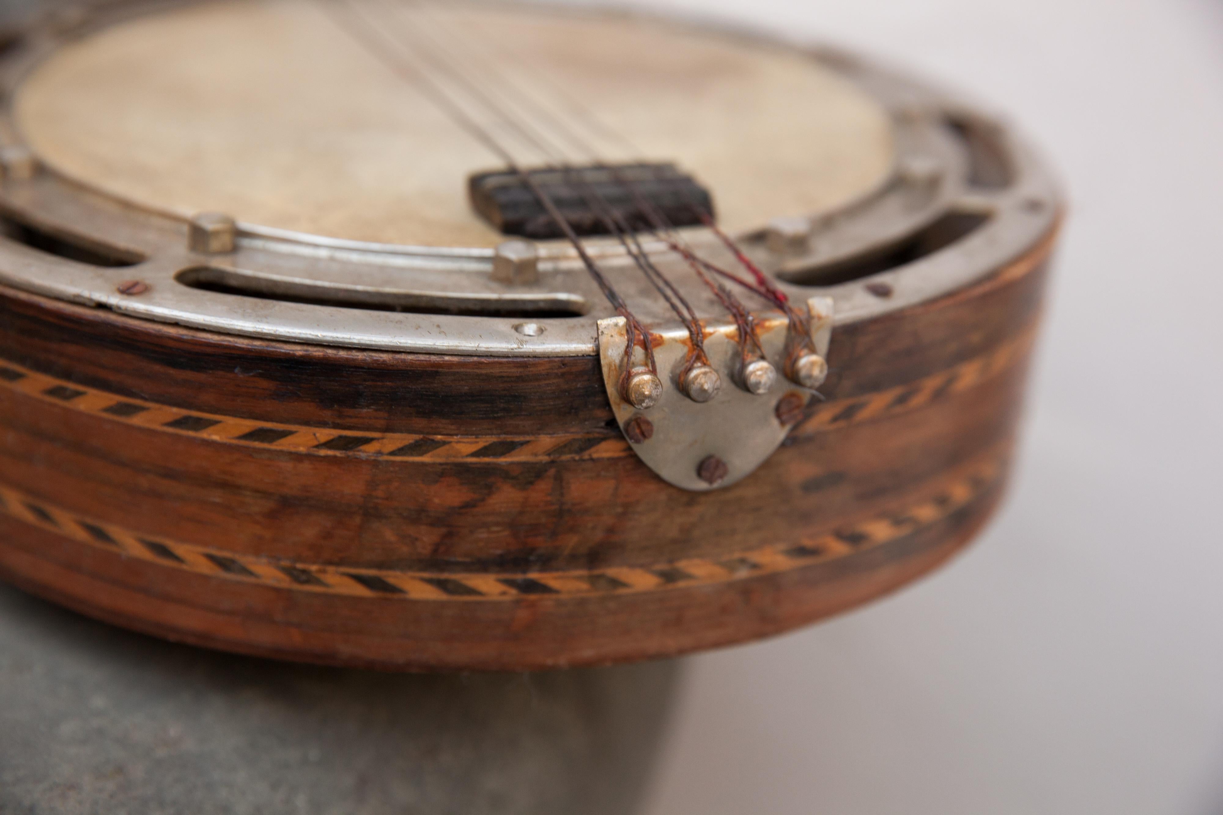 Ein Banjo. Art Deco Era Musikinstrument mit Holzintarsien. Achille Jacomoni. im Angebot 15