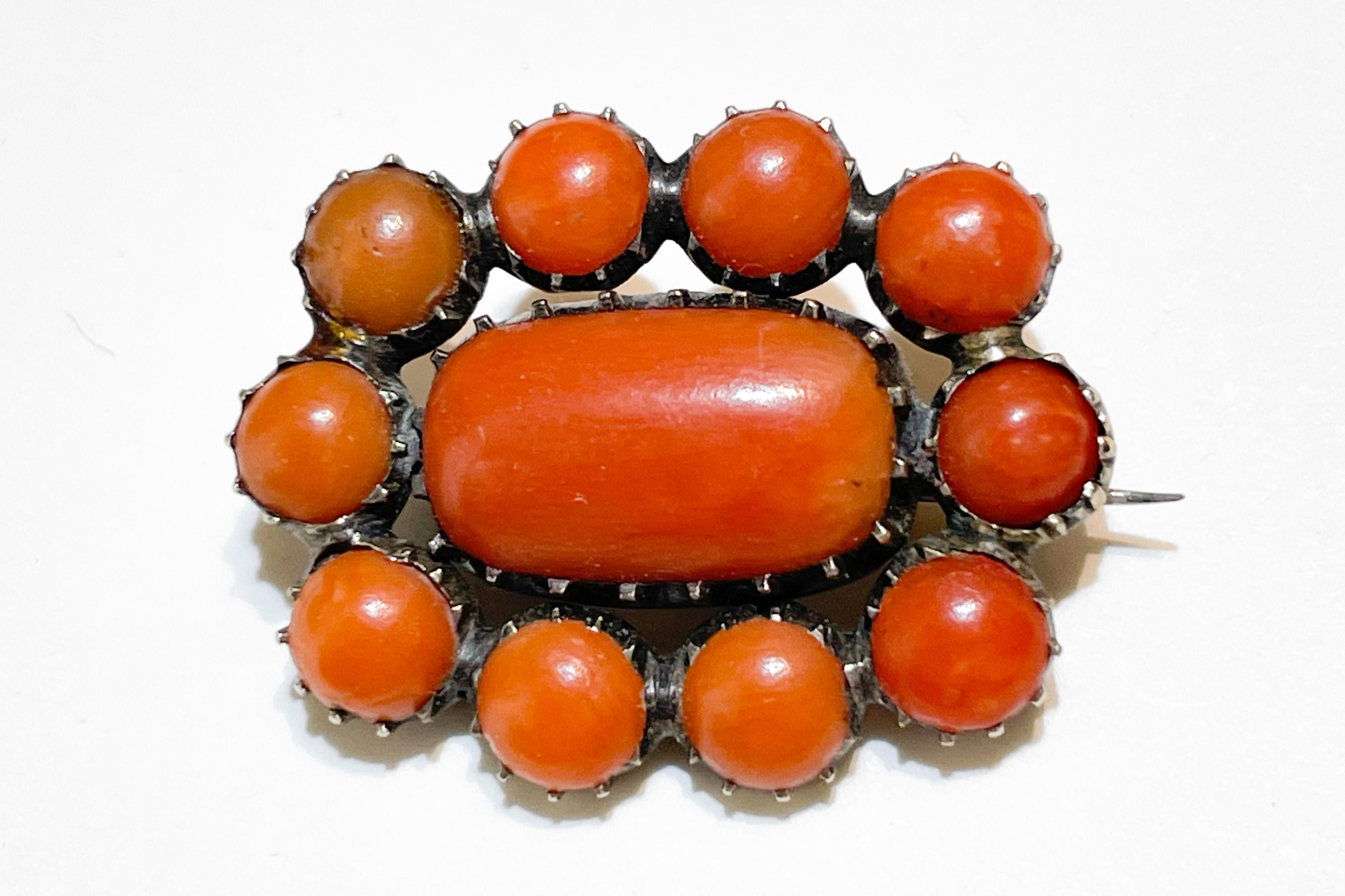 Early 19th century Georgian era English Coral and Gold Brooch. - Art by Unknown