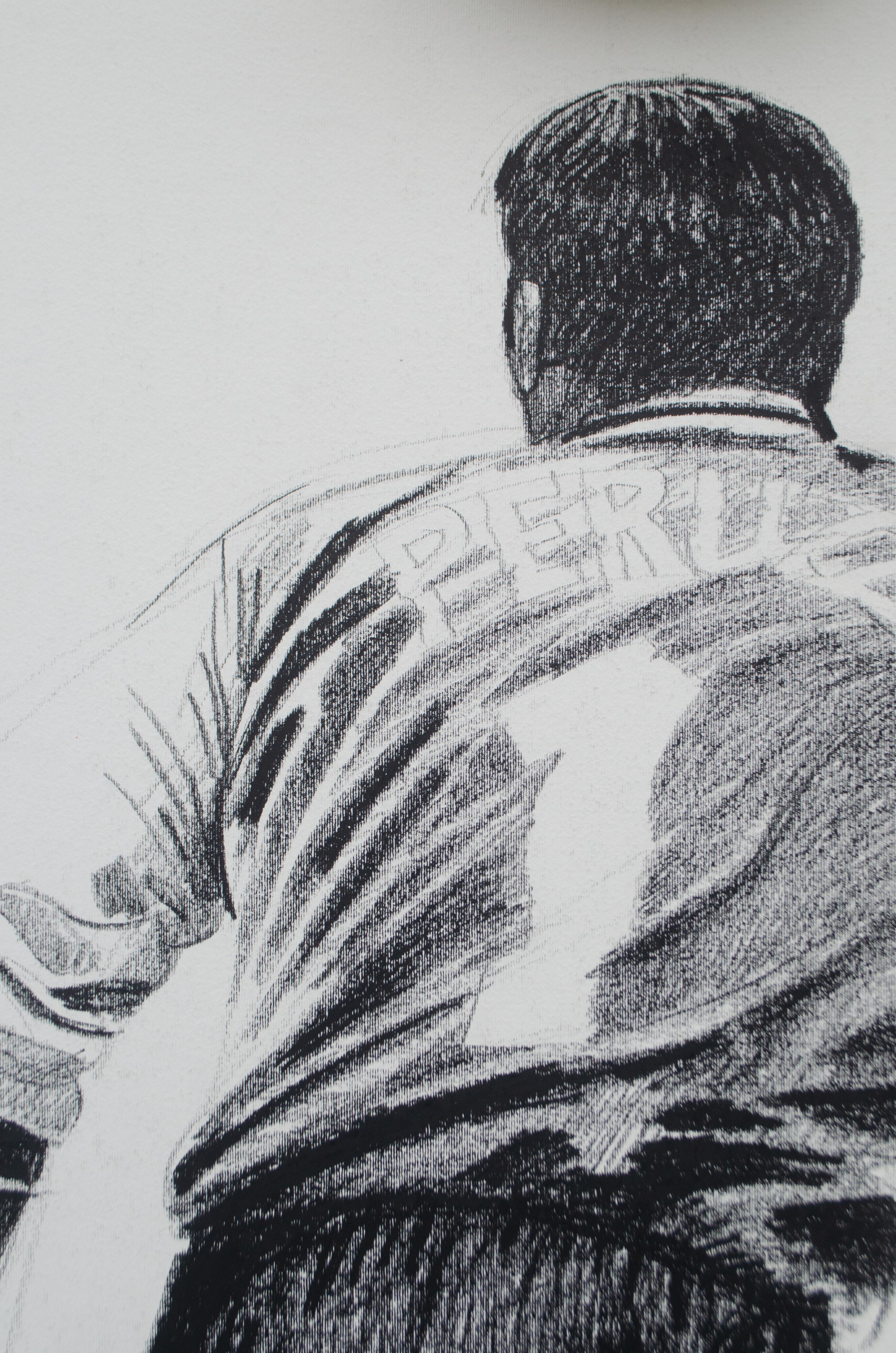 1996 : Gianluca Peruzzi - gardien de but de la Juventus, champion de la Ligue des champions de l'UEFA

Technique : Fusain sur papier, signé et daté '96
Auteur : Marco Silombria (Savona, 1936 - Albissola, 2017)

Dimensions : 72 cm x 50 cm

Provenance